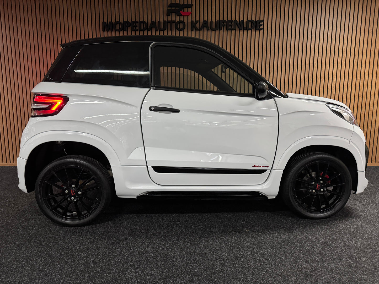 Ligier JS60 Ultimate Sport | 2022 | 8 PS leiser DCI Motor | Servolenkung | Rückfahrkamera | 45 km/h | Innerhalb 250 KM Kostenlose Lieferung | Mopedauto | Leichtmobile | Aixam | Microcar | Ligier