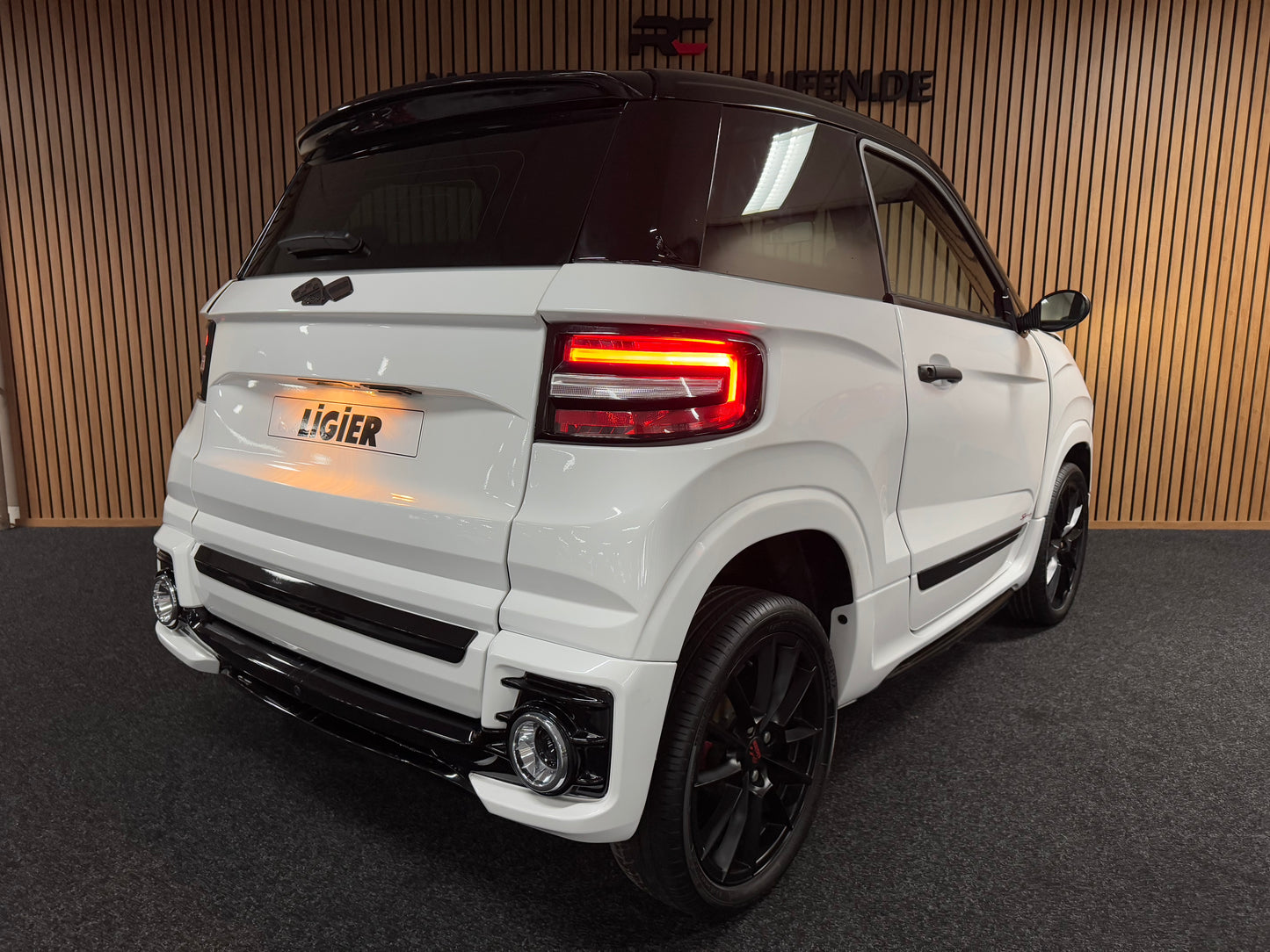 Ligier JS60 Ultimate Sport | 2022 | 8 PS leiser DCI Motor | Servolenkung | Rückfahrkamera | 45 km/h | Innerhalb 250 KM Kostenlose Lieferung | Mopedauto | Leichtmobile | Aixam | Microcar | Ligier