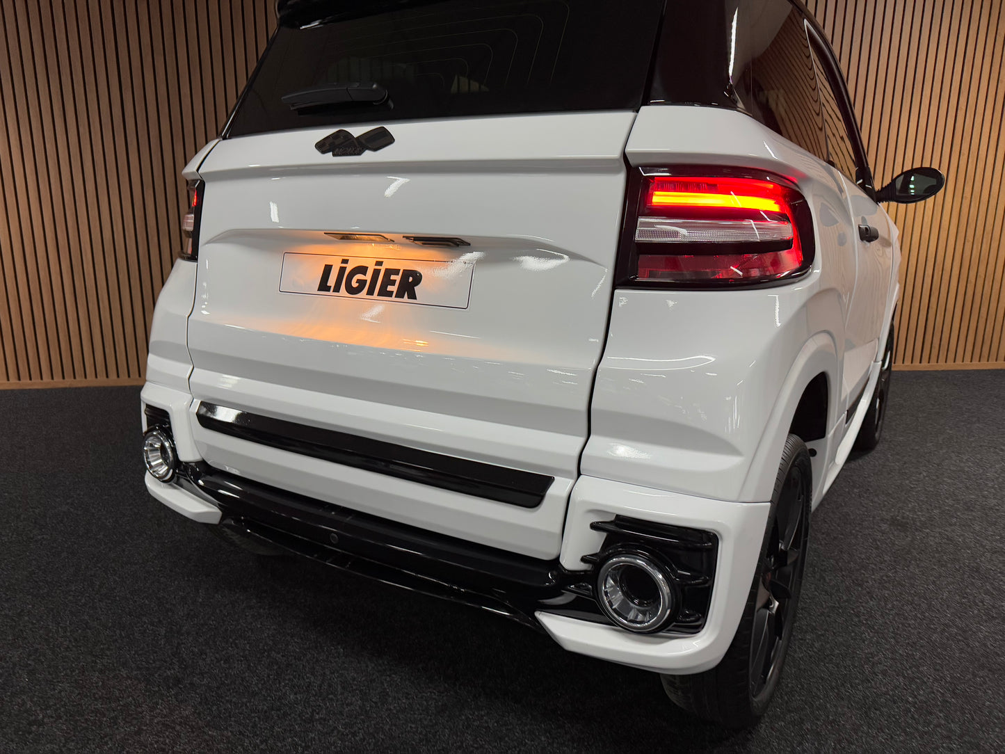 Ligier JS60 Ultimate Sport | 2022 | 8 PS leiser DCI Motor | Servolenkung | Rückfahrkamera | 45 km/h | Innerhalb 250 KM Kostenlose Lieferung | Mopedauto | Leichtmobile | Aixam | Microcar | Ligier