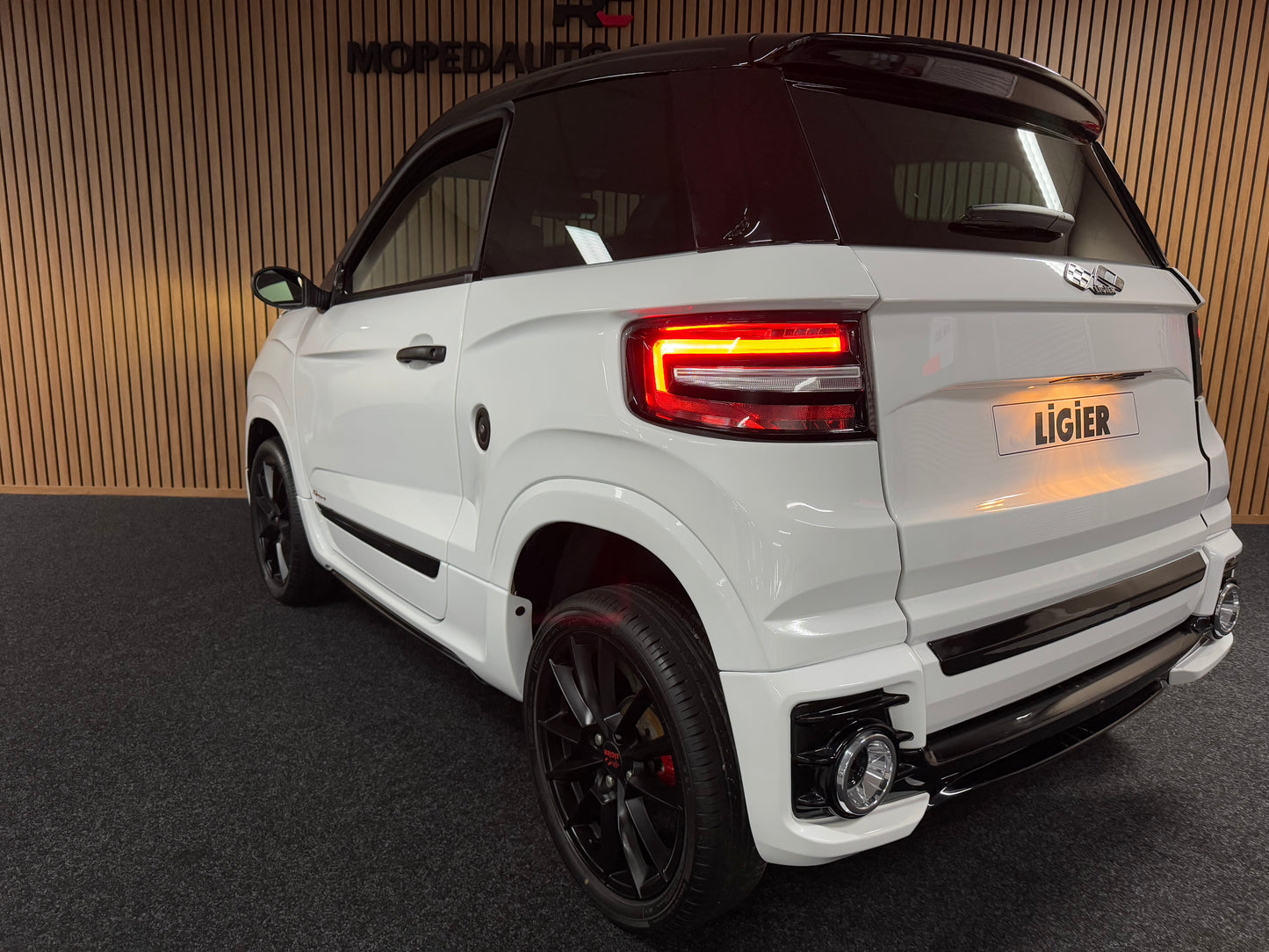 Ligier JS60 Ultimate Sport | 2022 | 8 PS leiser DCI Motor | Servolenkung | Rückfahrkamera | 45 km/h | Innerhalb 250 KM Kostenlose Lieferung | Mopedauto | Leichtmobile | Aixam | Microcar | Ligier