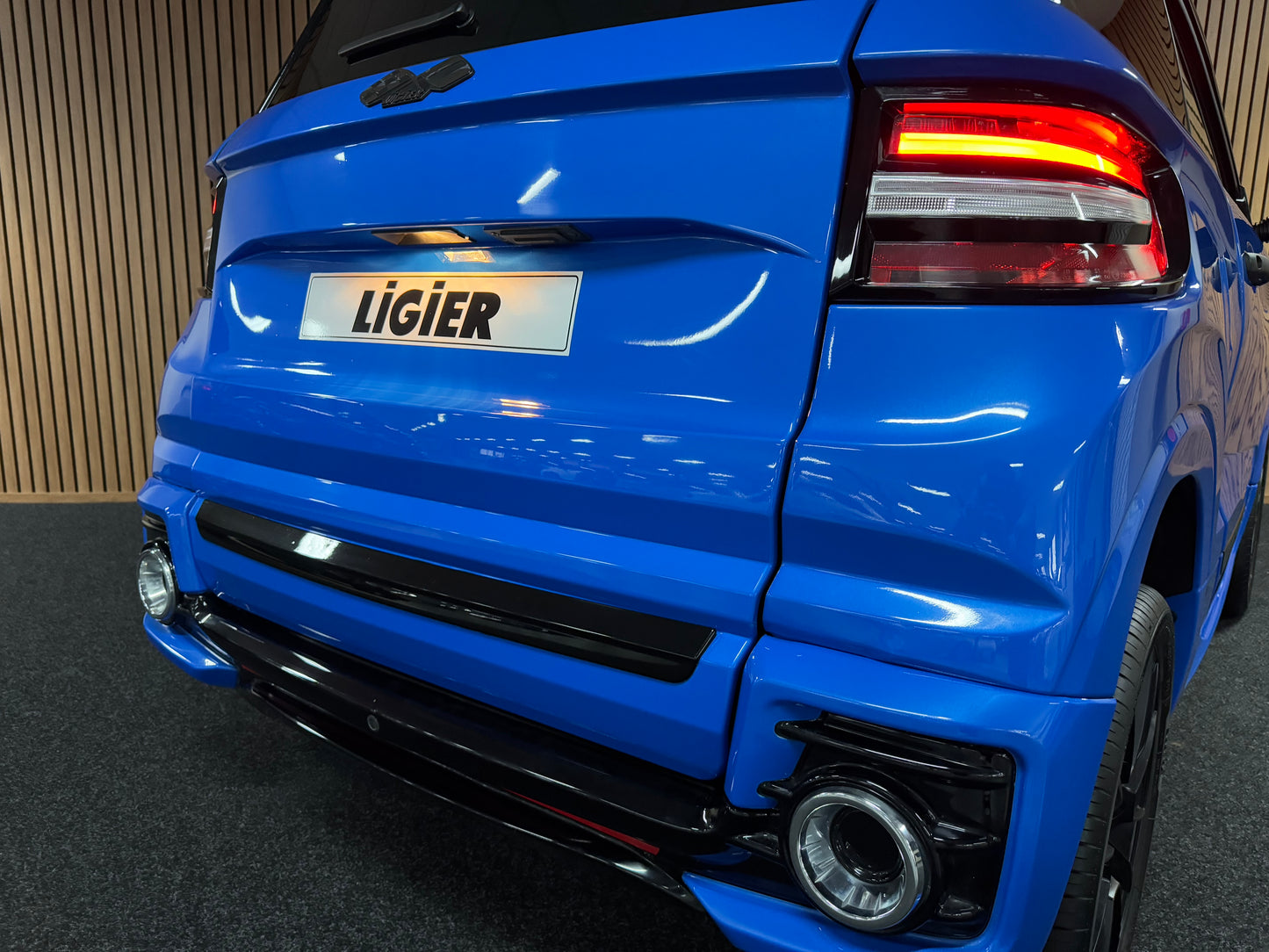 Ligier JS60 Ultimate Sport | 8 PS leiser DCI Motor | Servolenkung | Rückfahrkamera | 45 km/h | Innerhalb 250 KM Kostenlose Lieferung | Mopedauto | Leichtmobile | Aixam | Microcar | Ligier