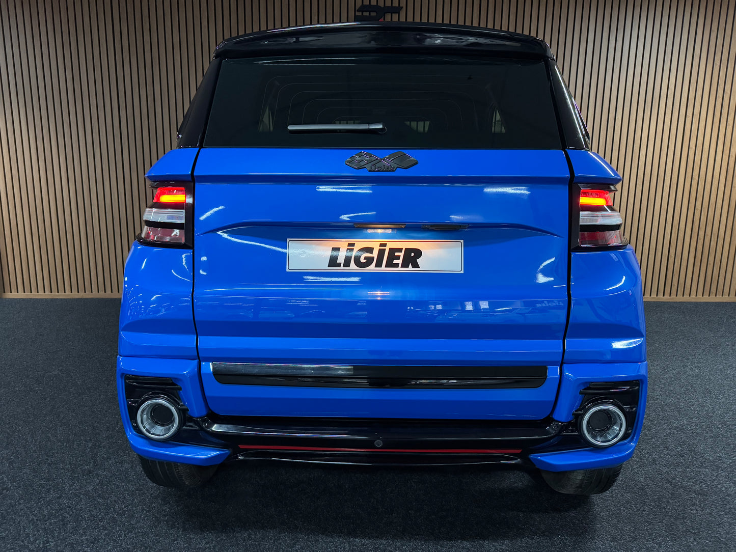 Ligier JS60 Ultimate Sport | 8 PS leiser DCI Motor | Servolenkung | Rückfahrkamera | 45 km/h | Innerhalb 250 KM Kostenlose Lieferung | Mopedauto | Leichtmobile | Aixam | Microcar | Ligier