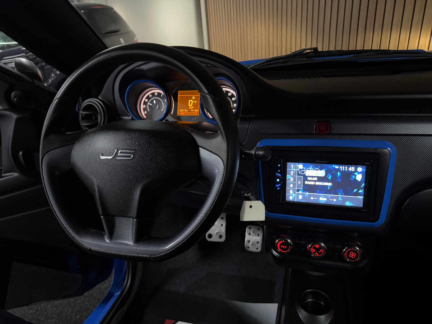 Ligier JS60 Ultimate Sport | 8 PS leiser DCI Motor | Servolenkung | Rückfahrkamera | 45 km/h | Innerhalb 250 KM Kostenlose Lieferung | Mopedauto | Leichtmobile | Aixam | Microcar | Ligier