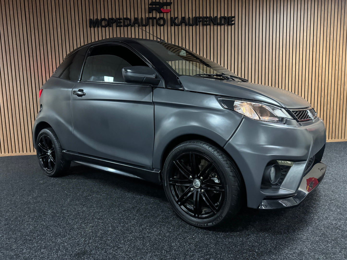 Aixam GTI Sport Matt Grau | 8 PS Kubota Motor | 45 km/h | Innerhalb 250 KM Kostenlose Lieferung | Mopedauto | Leichtmobile
