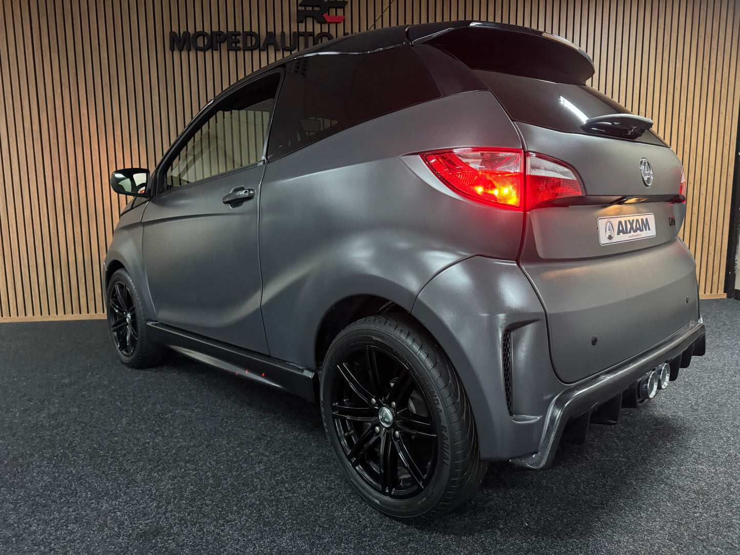 Aixam GTI Sport Matt Grau | 8 PS Kubota Motor | 45 km/h | Innerhalb 250 KM Kostenlose Lieferung | Mopedauto | Leichtmobile