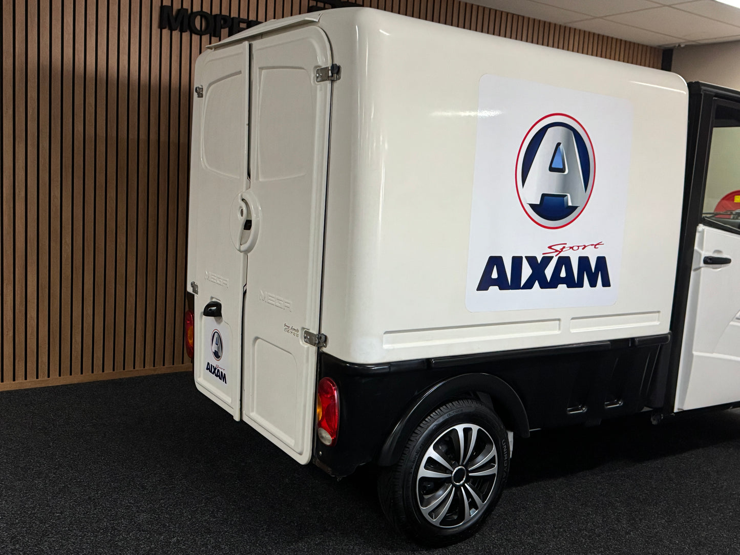 Aixam D-Truck Kastenwagen Mega Truck 45 km/h | Innerhalb 250 KM Kostenlose Lieferung | Mopedauto | Leichtmobile | Aixam | Microcar | Ligier