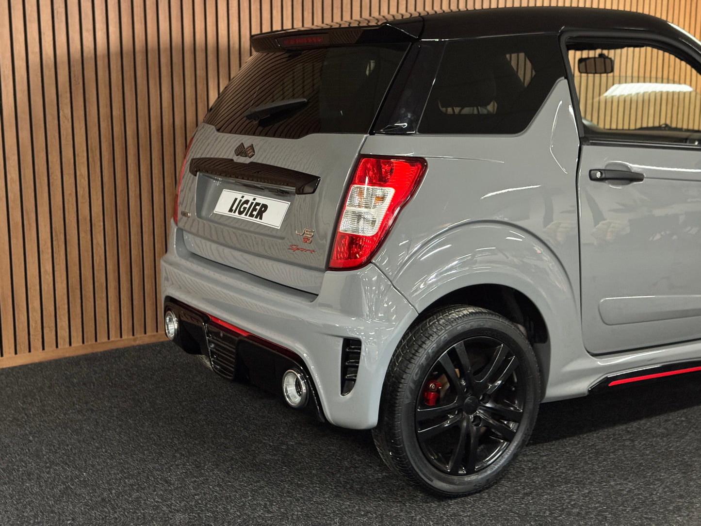 Ligier JS50 Ultimate Sport Nardo Grey | Rückfahrkamera | 8 PS leiser DCI Motor | 45 km/h | Rückfahrkamera | Innerhalb 250 KM Kostenlose Lieferung | Mopedauto | Leichtmobile
