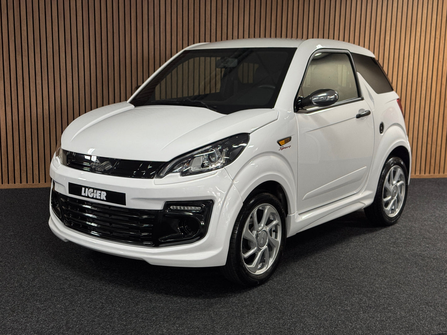 Ligier JS50 Sport | 8 PS leiser DCI Motor | 45 km/h | Innerhalb 250 KM Kostenlose Lieferung | Mopedauto | Leichtmobile