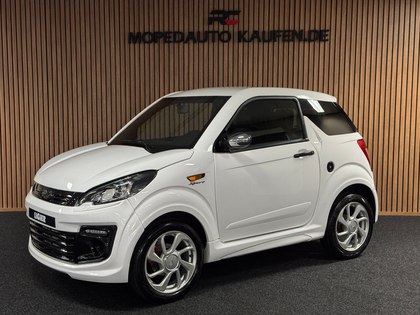Ligier JS50 Sport | 8 PS leiser DCI Motor | 45 km/h | Innerhalb 250 KM Kostenlose Lieferung | Mopedauto | Leichtmobile