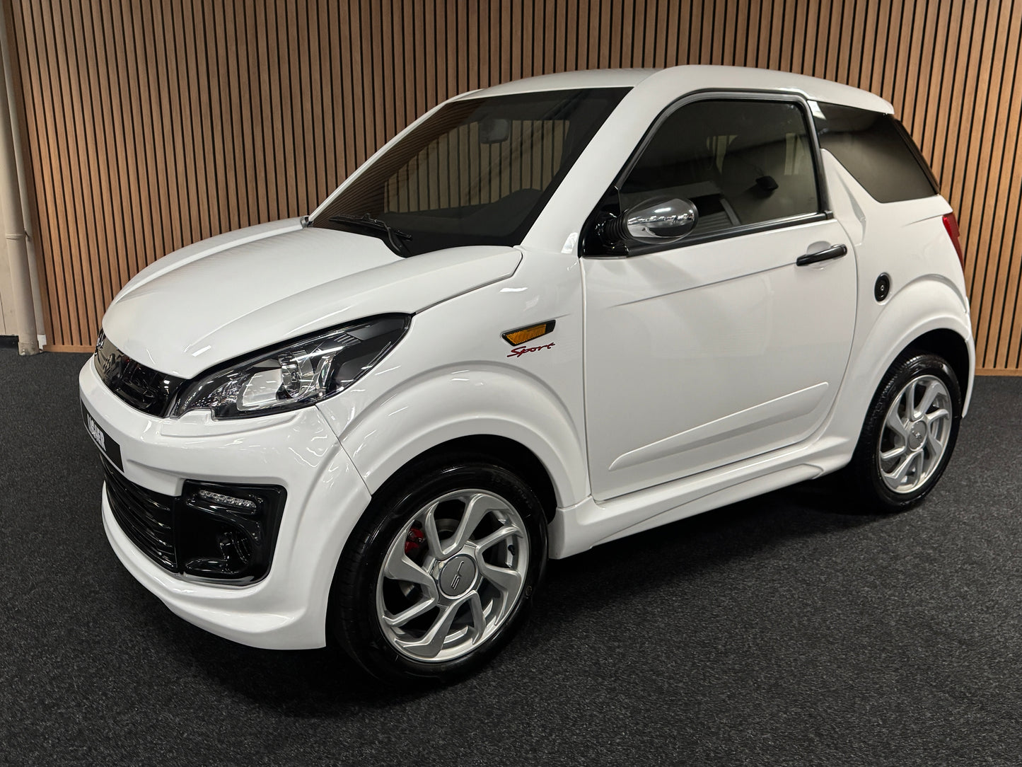 Ligier JS50 Sport | 8 PS leiser DCI Motor | 45 km/h | Innerhalb 250 KM Kostenlose Lieferung | Mopedauto | Leichtmobile