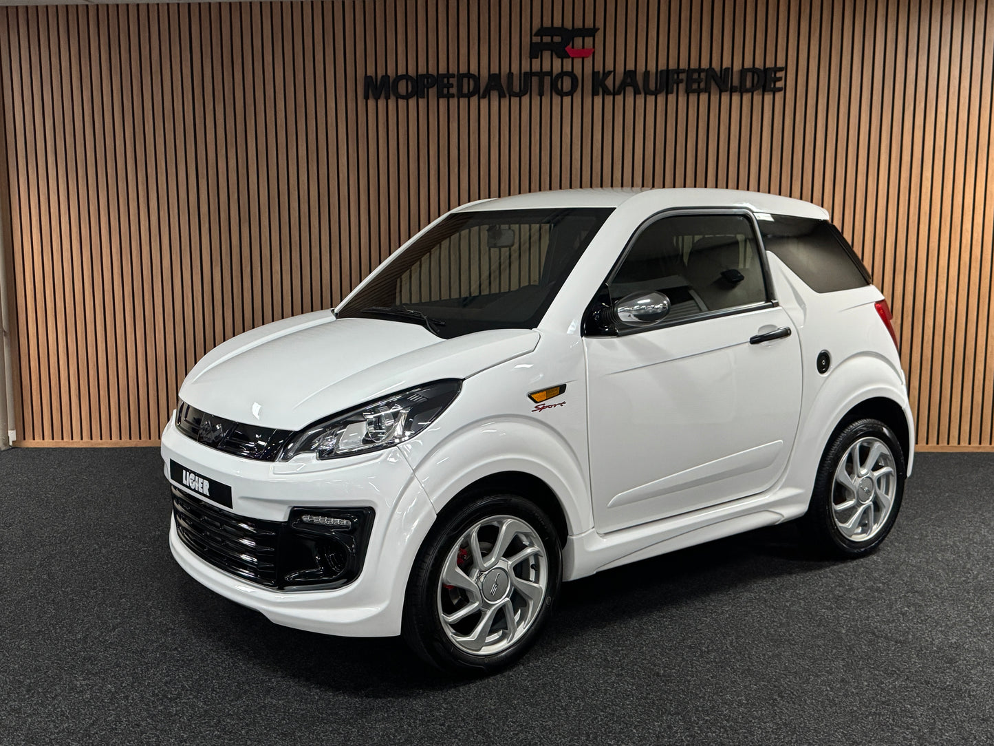 Ligier JS50 Sport | 8 PS leiser DCI Motor | 45 km/h | Innerhalb 250 KM Kostenlose Lieferung | Mopedauto | Leichtmobile