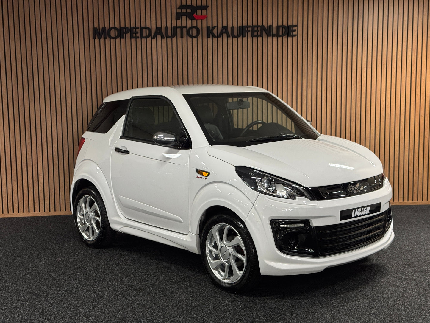 Ligier JS50 Sport | 8 PS leiser DCI Motor | 45 km/h | Innerhalb 250 KM Kostenlose Lieferung | Mopedauto | Leichtmobile