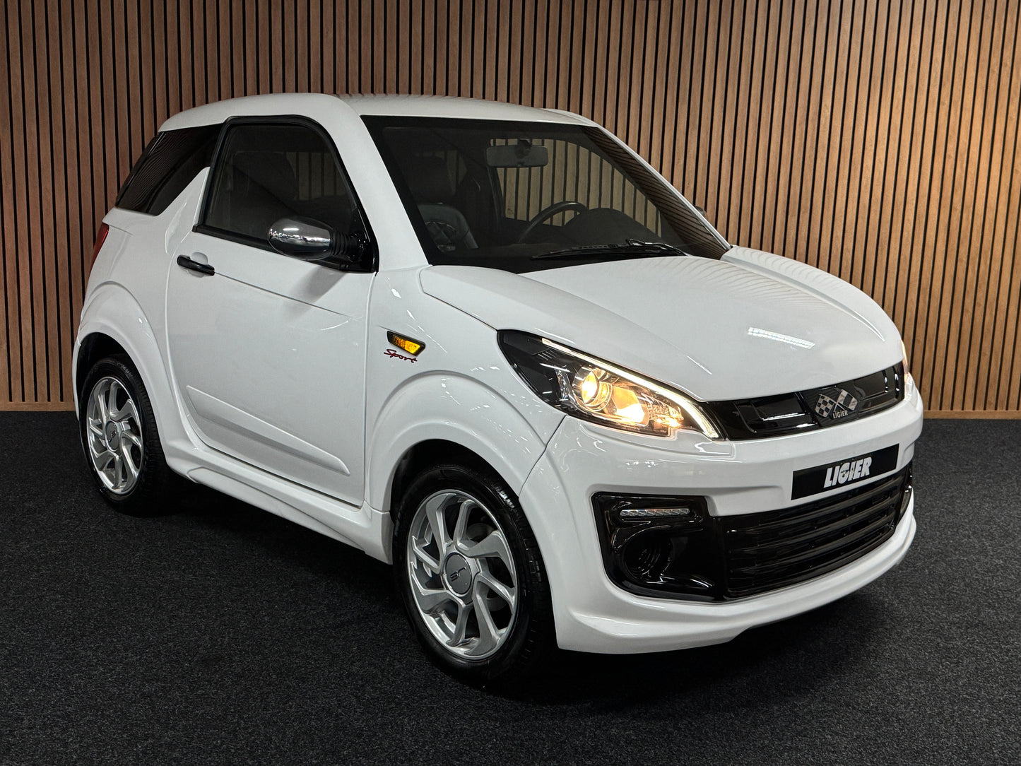 Ligier JS50 Sport | 8 PS leiser DCI Motor | 45 km/h | Innerhalb 250 KM Kostenlose Lieferung | Mopedauto | Leichtmobile
