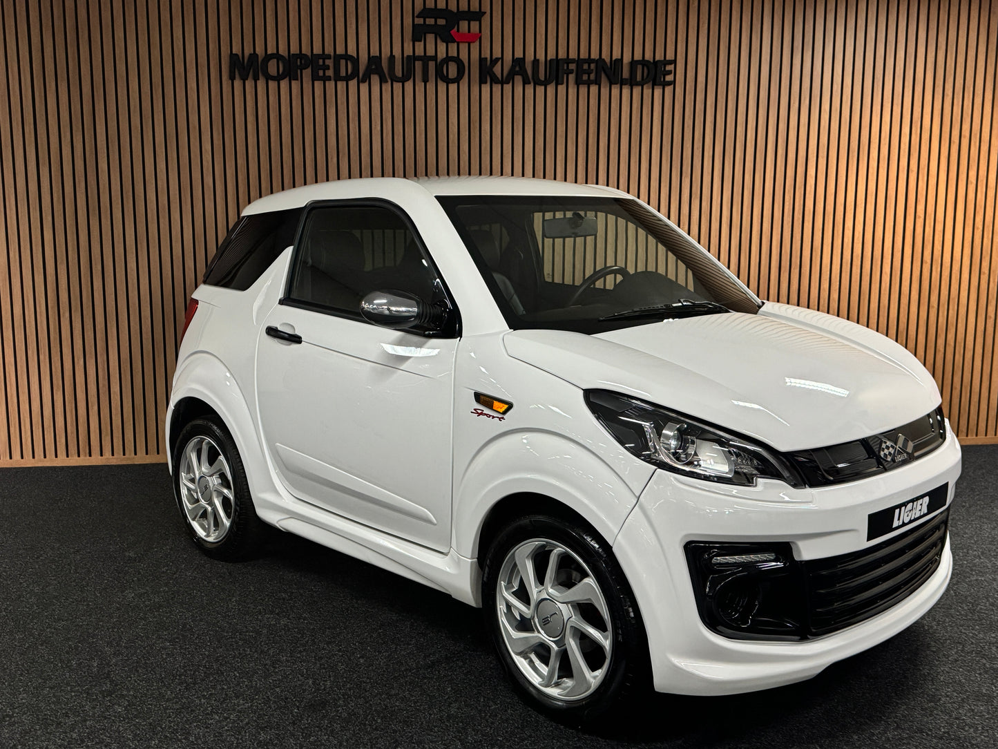 Ligier JS50 Sport | 8 PS leiser DCI Motor | 45 km/h | Innerhalb 250 KM Kostenlose Lieferung | Mopedauto | Leichtmobile