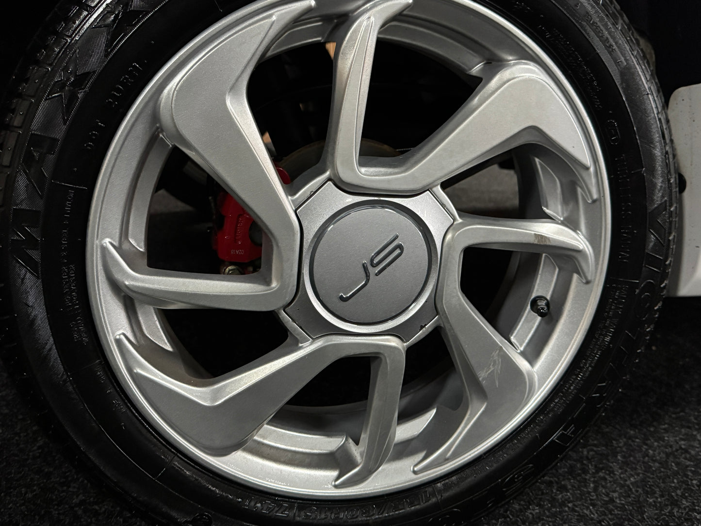 Ligier JS50 Sport | 8 PS leiser DCI Motor | 45 km/h | Innerhalb 250 KM Kostenlose Lieferung | Mopedauto | Leichtmobile