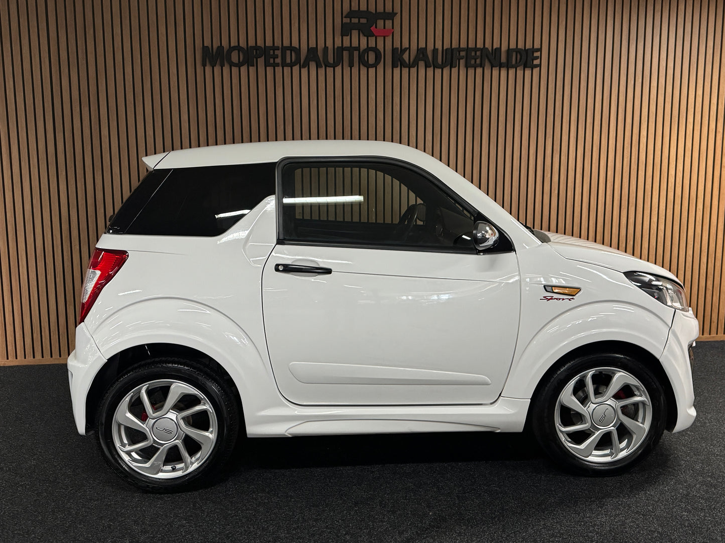 Ligier JS50 Sport | 8 PS leiser DCI Motor | 45 km/h | Innerhalb 250 KM Kostenlose Lieferung | Mopedauto | Leichtmobile