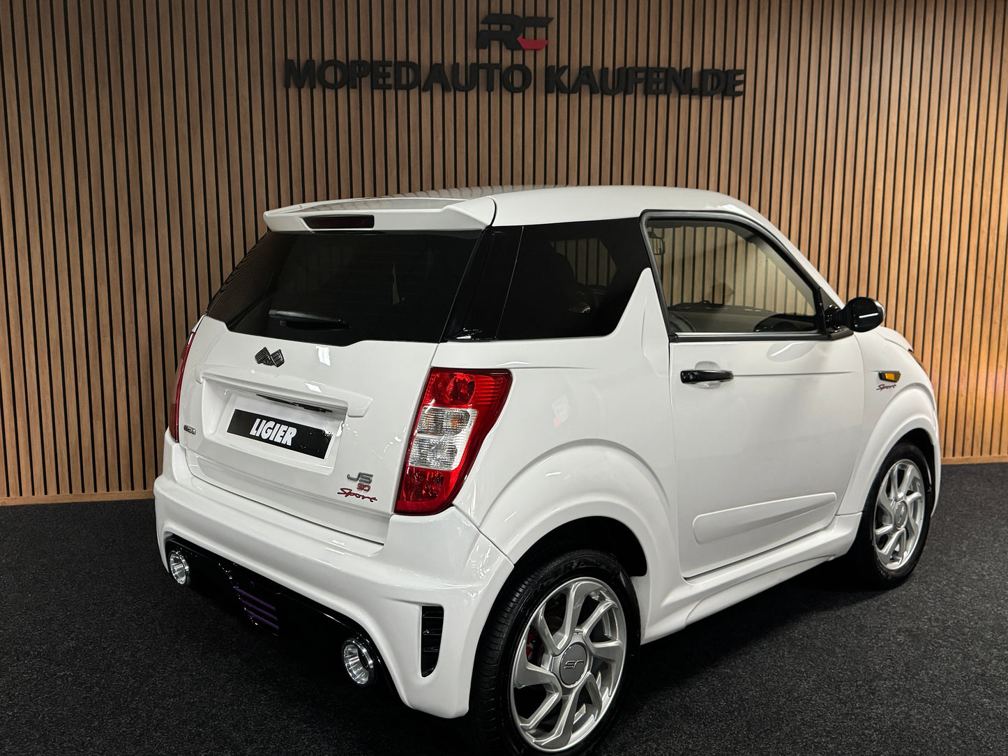 Ligier JS50 Sport | 8 PS leiser DCI Motor | 45 km/h | Innerhalb 250 KM Kostenlose Lieferung | Mopedauto | Leichtmobile