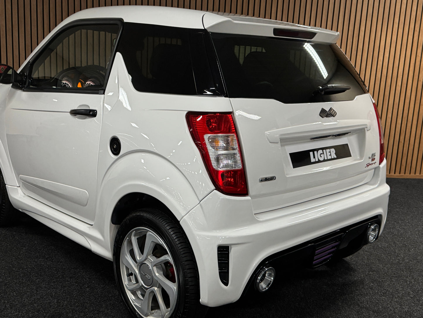 Ligier JS50 Sport | 8 PS leiser DCI Motor | 45 km/h | Innerhalb 250 KM Kostenlose Lieferung | Mopedauto | Leichtmobile