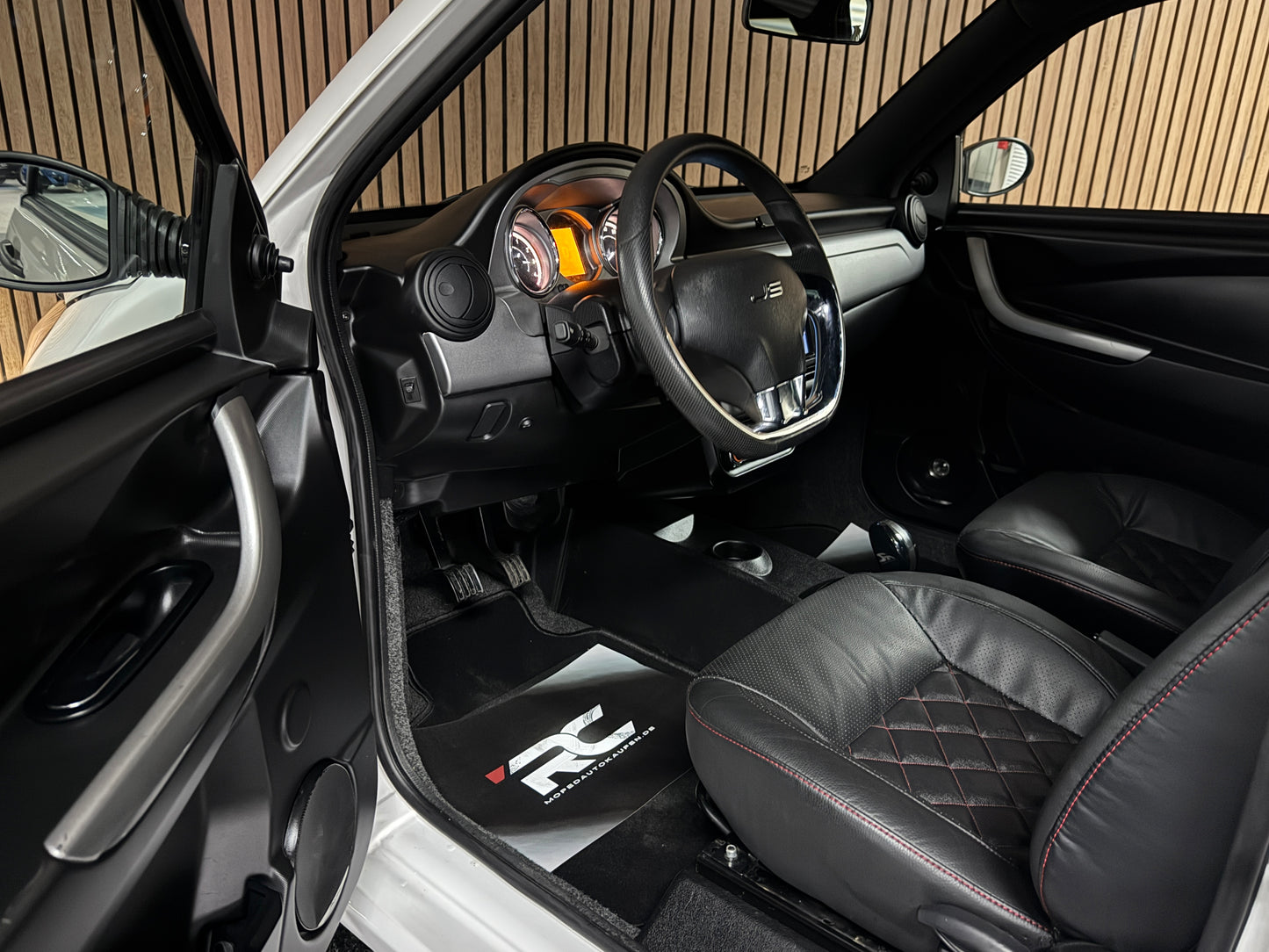 Ligier JS50 Sport | 8 PS leiser DCI Motor | 45 km/h | Innerhalb 250 KM Kostenlose Lieferung | Mopedauto | Leichtmobile