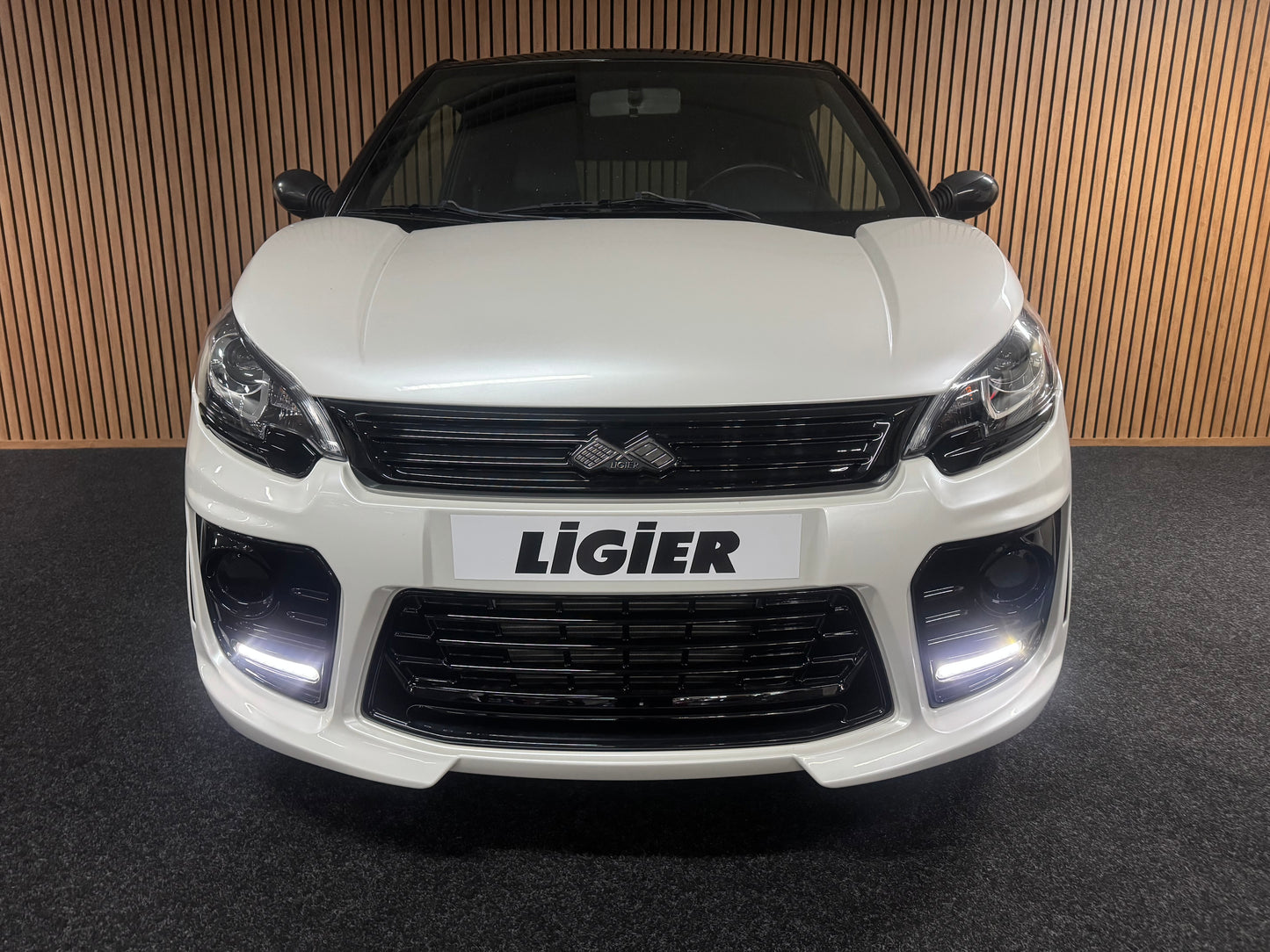 Ligier JS50 Sport 2022  | 8 PS leiser DCI Motor | Rückfahrkamera | Servolenkung | 45 km/h | Innerhalb 250 KM Kostenlose Lieferung | Mopedauto | Leichtmobile