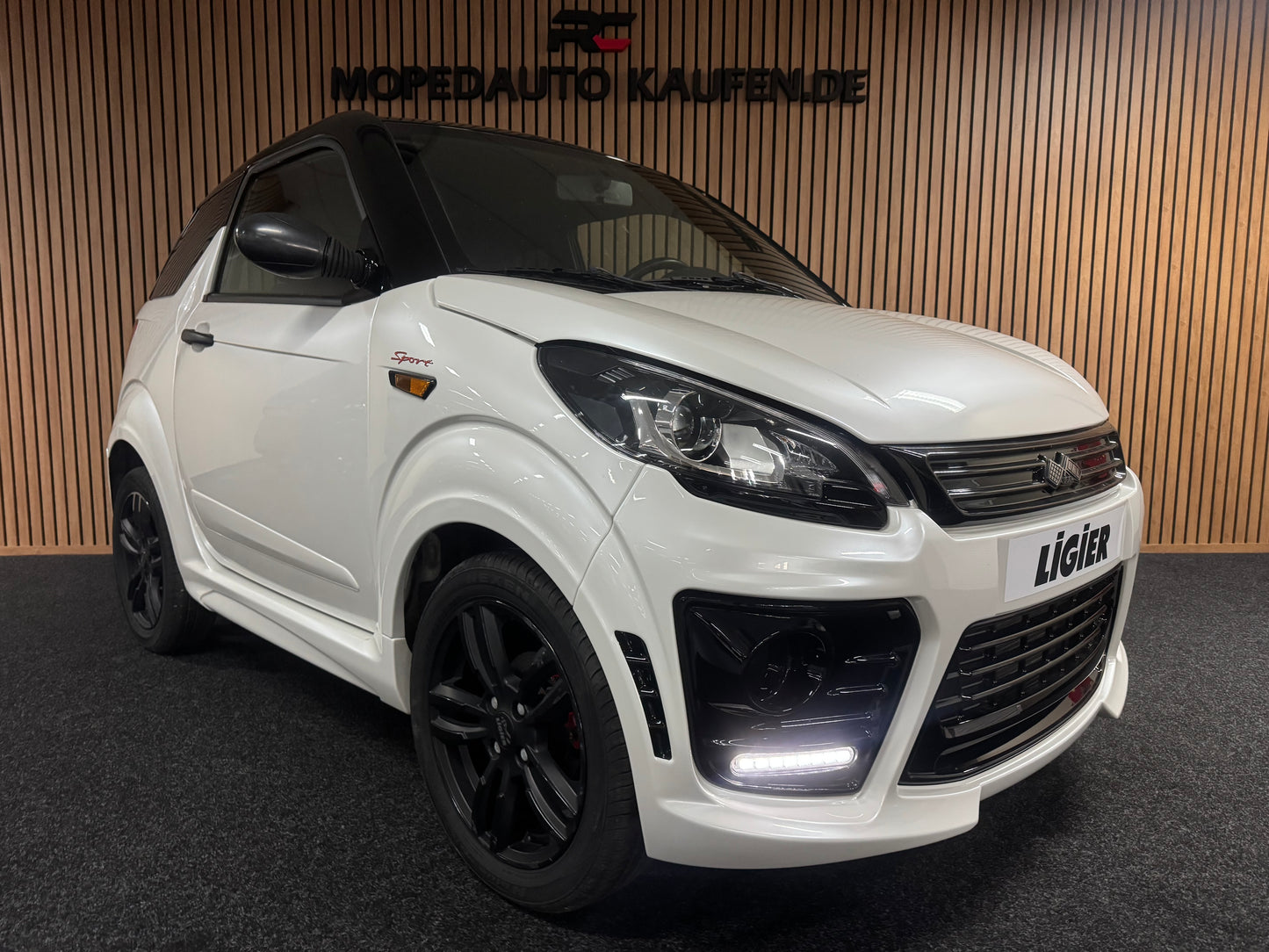 Ligier JS50 Sport 2022  | 8 PS leiser DCI Motor | Rückfahrkamera | Servolenkung | 45 km/h | Innerhalb 250 KM Kostenlose Lieferung | Mopedauto | Leichtmobile