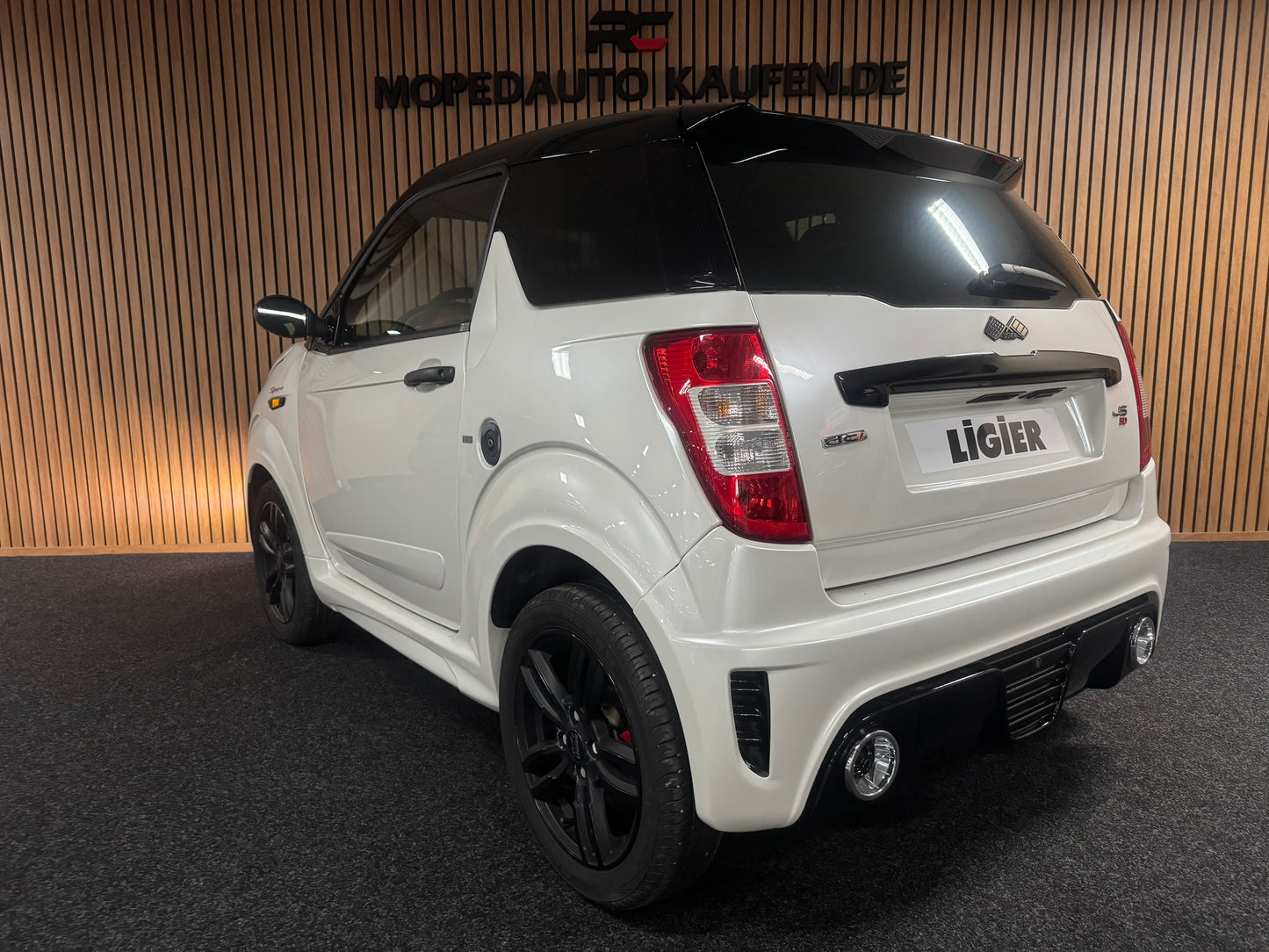 Ligier JS50 Sport 2022  | 8 PS leiser DCI Motor | Rückfahrkamera | Servolenkung | 45 km/h | Innerhalb 250 KM Kostenlose Lieferung | Mopedauto | Leichtmobile