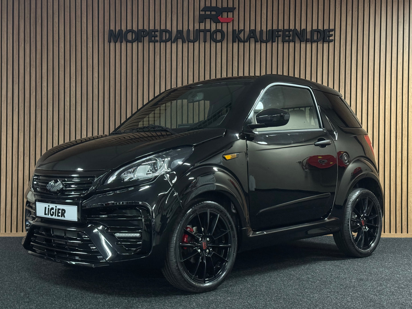 Ligier JS50 Black on Black Sport Edition 2024  | Neuzustand | 8 PS leiser DCI Motor | Rückfahrkamera | Servolenkung | 45 km/h | Innerhalb 250 KM Kostenlose Lieferung | Mopedauto | Leichtmobile