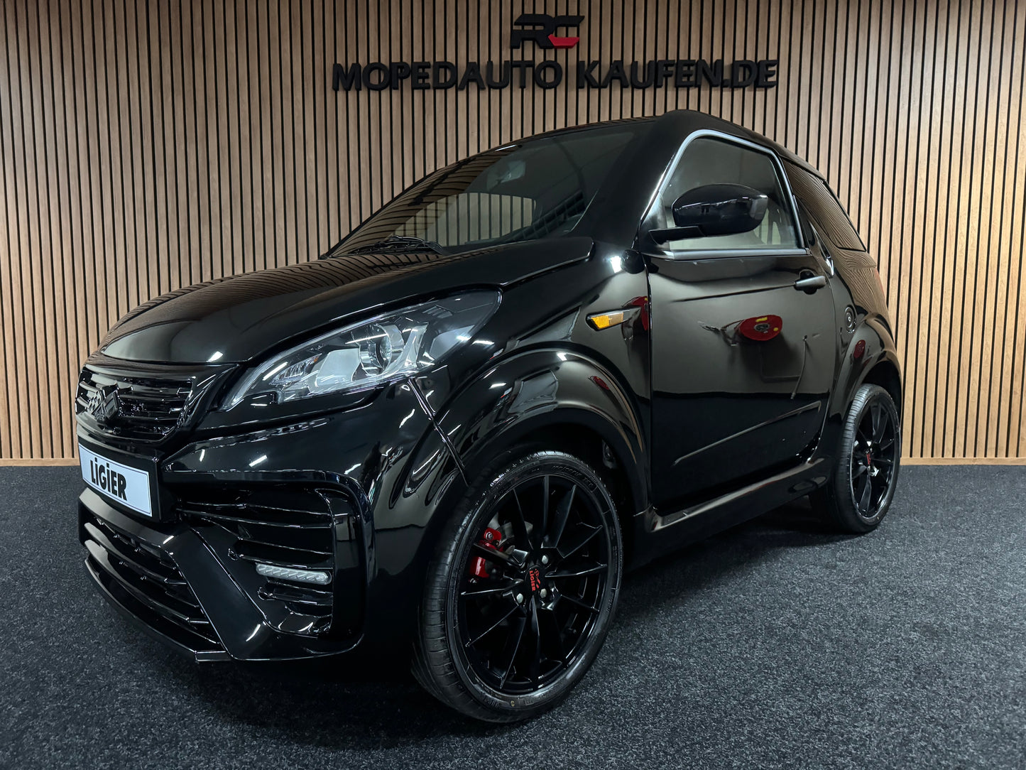 Ligier JS50 Black on Black Sport Edition 2024  | Neuzustand | 8 PS leiser DCI Motor | Rückfahrkamera | Servolenkung | 45 km/h | Innerhalb 250 KM Kostenlose Lieferung | Mopedauto | Leichtmobile
