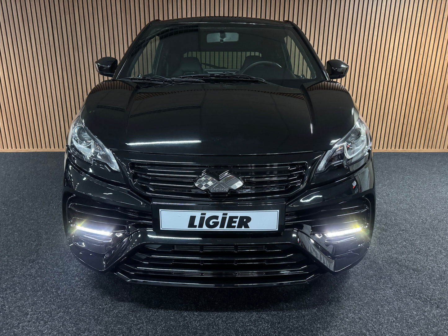 Ligier JS50 Black on Black Sport Edition 2024  | Neuzustand | 8 PS leiser DCI Motor | Rückfahrkamera | Servolenkung | 45 km/h | Innerhalb 250 KM Kostenlose Lieferung | Mopedauto | Leichtmobile