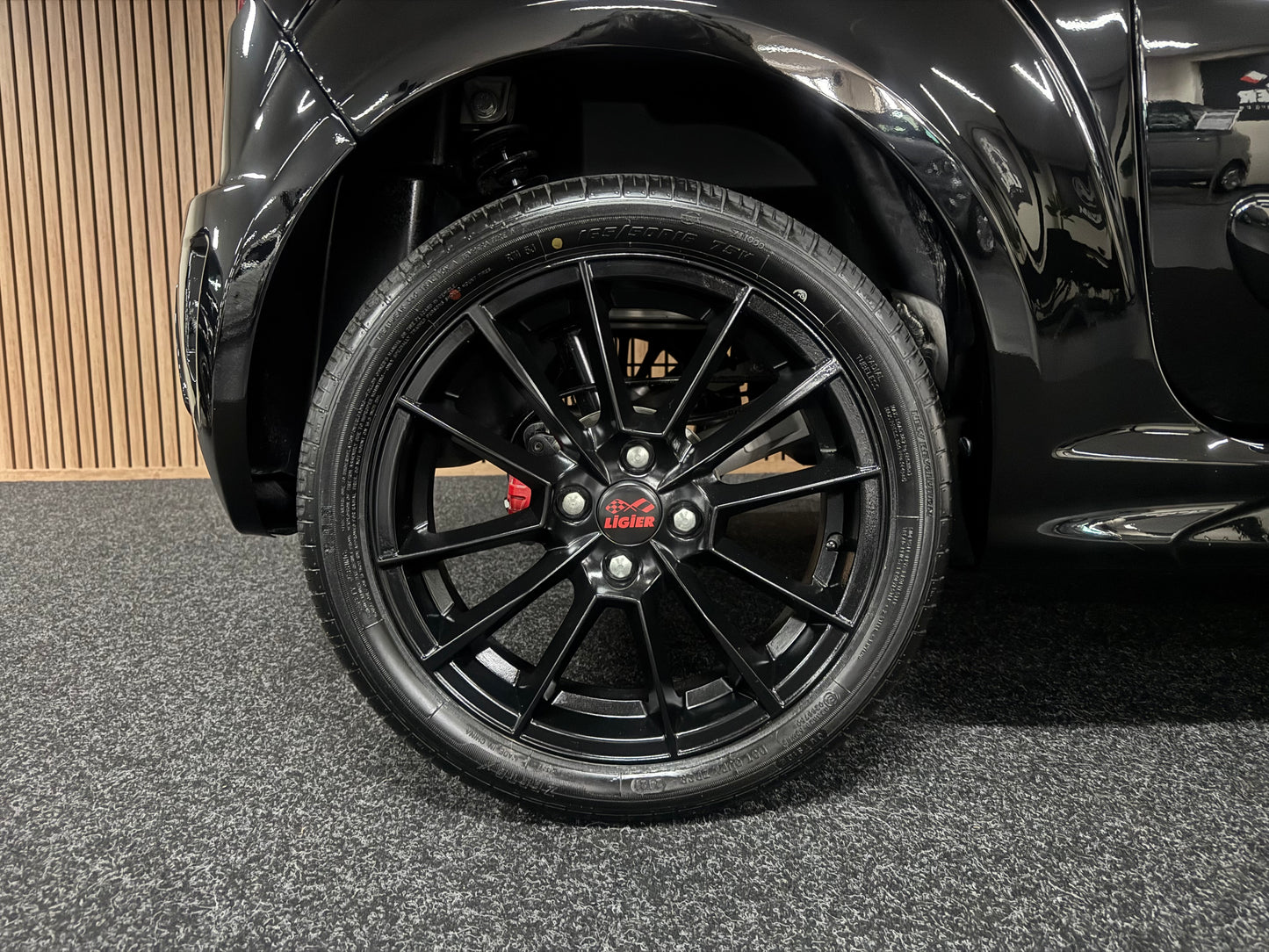 Ligier JS50 Black on Black Sport Edition 2024  | Neuzustand | 8 PS leiser DCI Motor | Rückfahrkamera | Servolenkung | 45 km/h | Innerhalb 250 KM Kostenlose Lieferung | Mopedauto | Leichtmobile