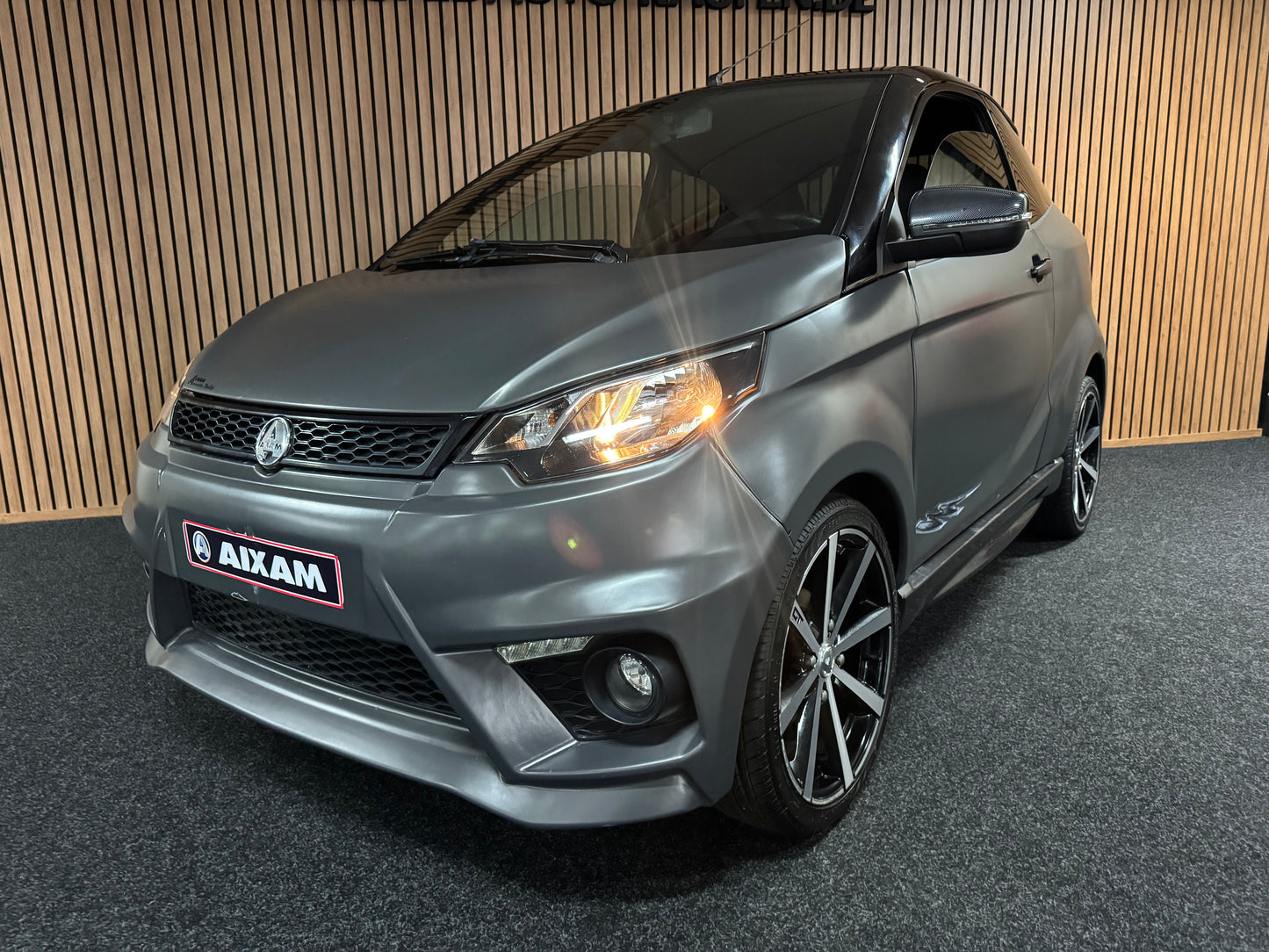 Aixam GTI Sport Matt Grau | Rückfahrkamera | 45 km/h | Innerhalb 250 KM Kostenlose Lieferung | Mopedauto | Leichtmobile | Aixam | Microcar | Ligier