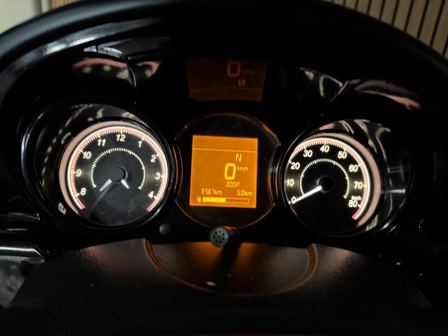 Ligier JS50 Sport Grau | Servolenkung | 8 PS leiser DCI Motor | 45 km/h | Rückfahrkamera | Innerhalb 250 KM Kostenlose Lieferung | Mopedauto | Leichtmobile