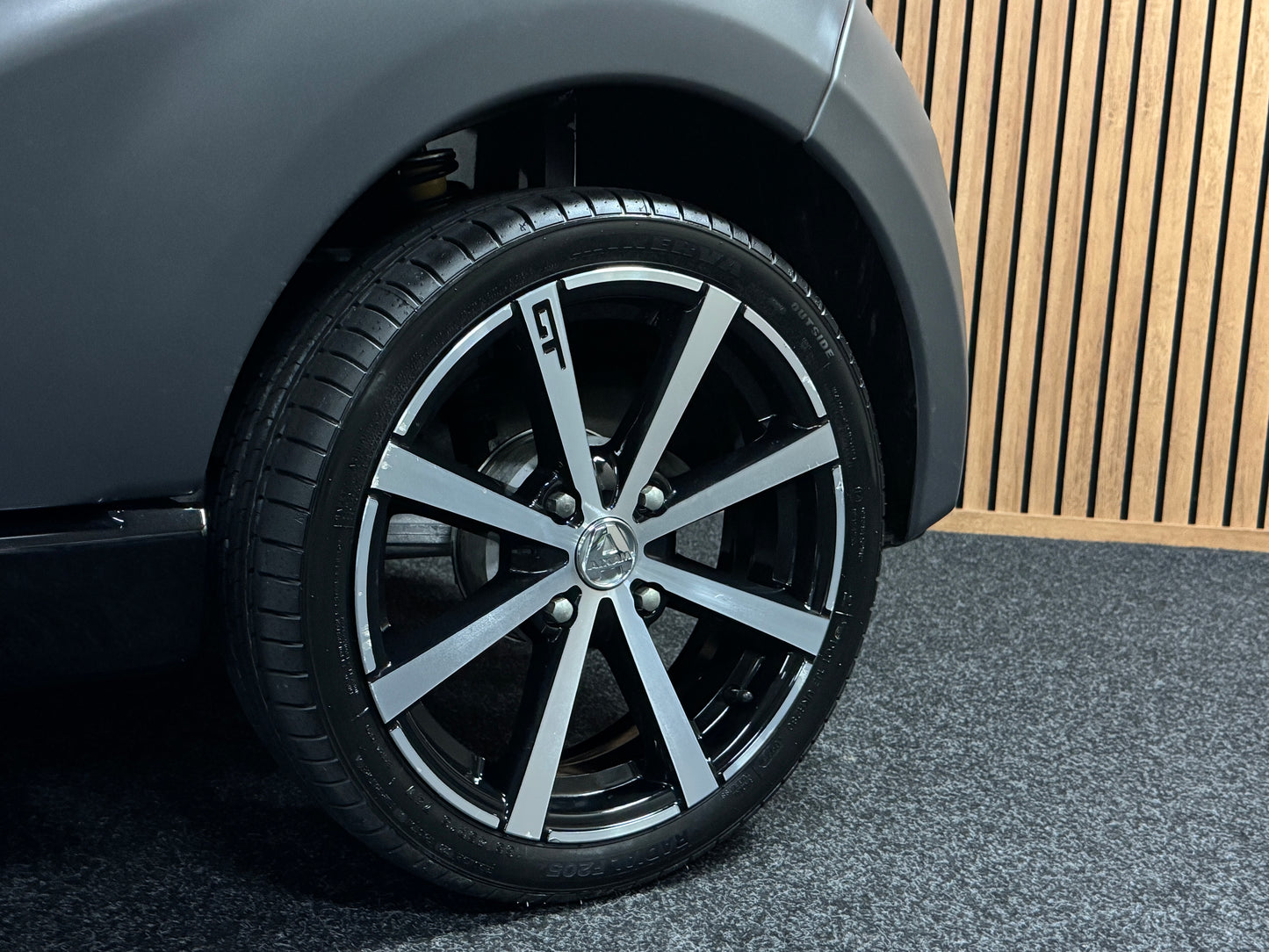 Aixam Sport Coupé GTI Matt Grau| 8 PS Kubota Motor | Rückfahrkamera | 45 km/h | Innerhalb 250 KM Kostenlose Lieferung | Mopedauto | Leichtmobile