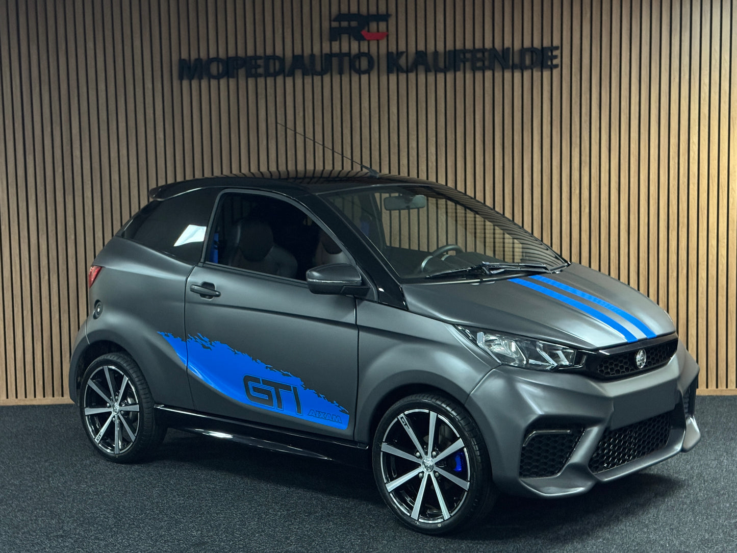 Aixam Sport Coupé GTI Matt Grau| 8 PS Kubota Motor | Rückfahrkamera | 45 km/h | Innerhalb 250 KM Kostenlose Lieferung | Mopedauto | Leichtmobile