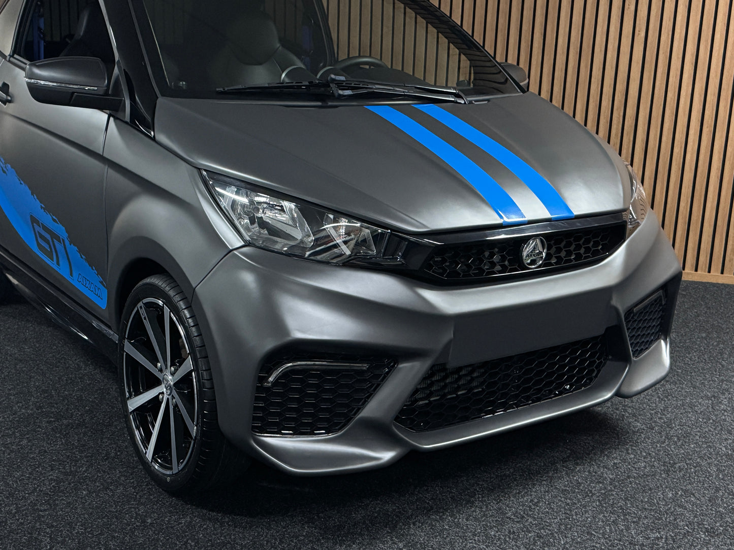 Aixam Sport Coupé GTI Matt Grau| 8 PS Kubota Motor | Rückfahrkamera | 45 km/h | Innerhalb 250 KM Kostenlose Lieferung | Mopedauto | Leichtmobile