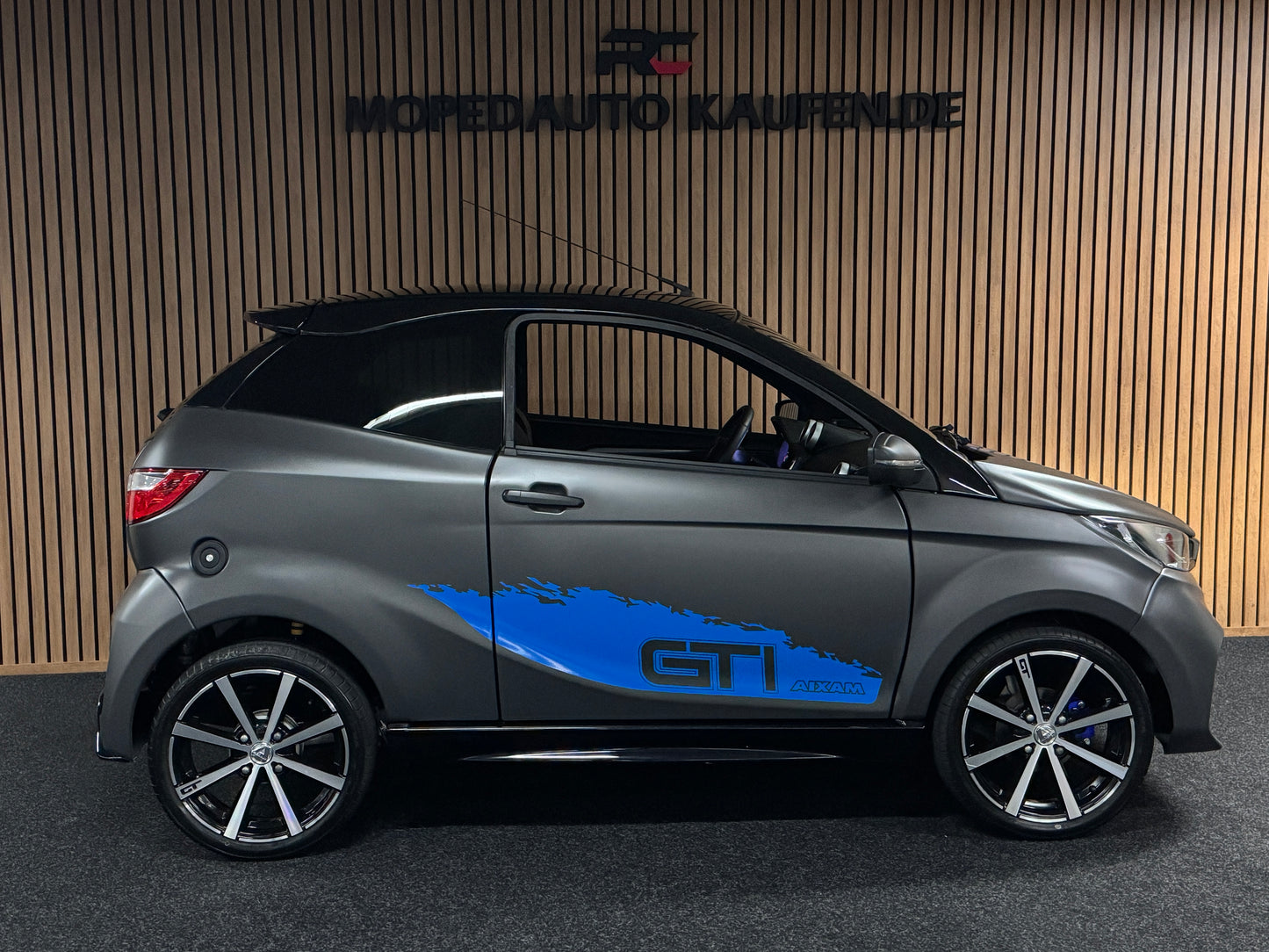 Aixam Sport Coupé GTI Matt Grau| 8 PS Kubota Motor | Rückfahrkamera | 45 km/h | Innerhalb 250 KM Kostenlose Lieferung | Mopedauto | Leichtmobile