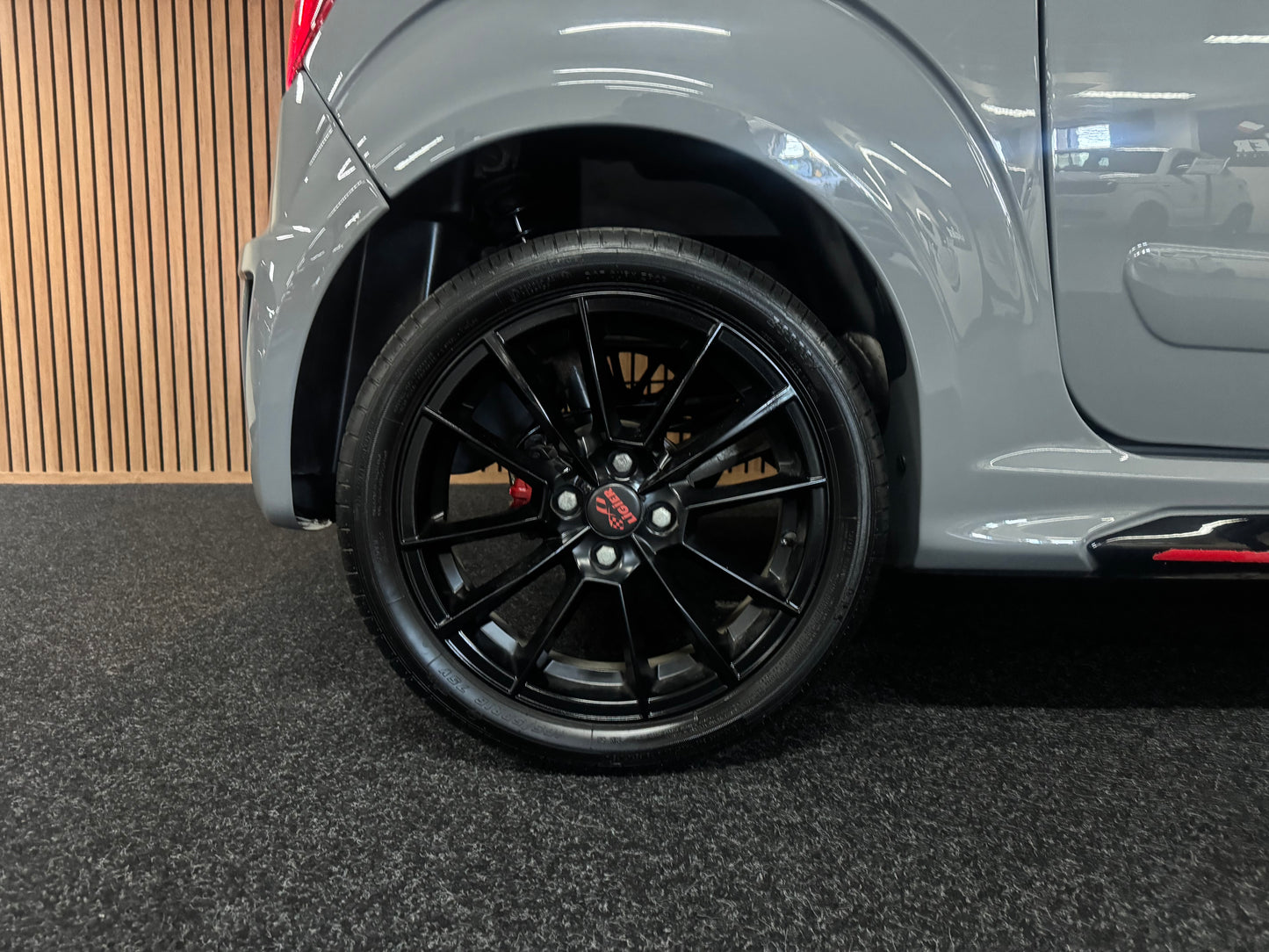 Ligier JS50 Nardo Grau Ultimate Sport | 8 PS Leiser DCI Motor / Apple carplay | Servolenkung | 45 km/h | Innerhalb 250 KM Kostenlose Lieferung | Mopedauto | Leichtmobile