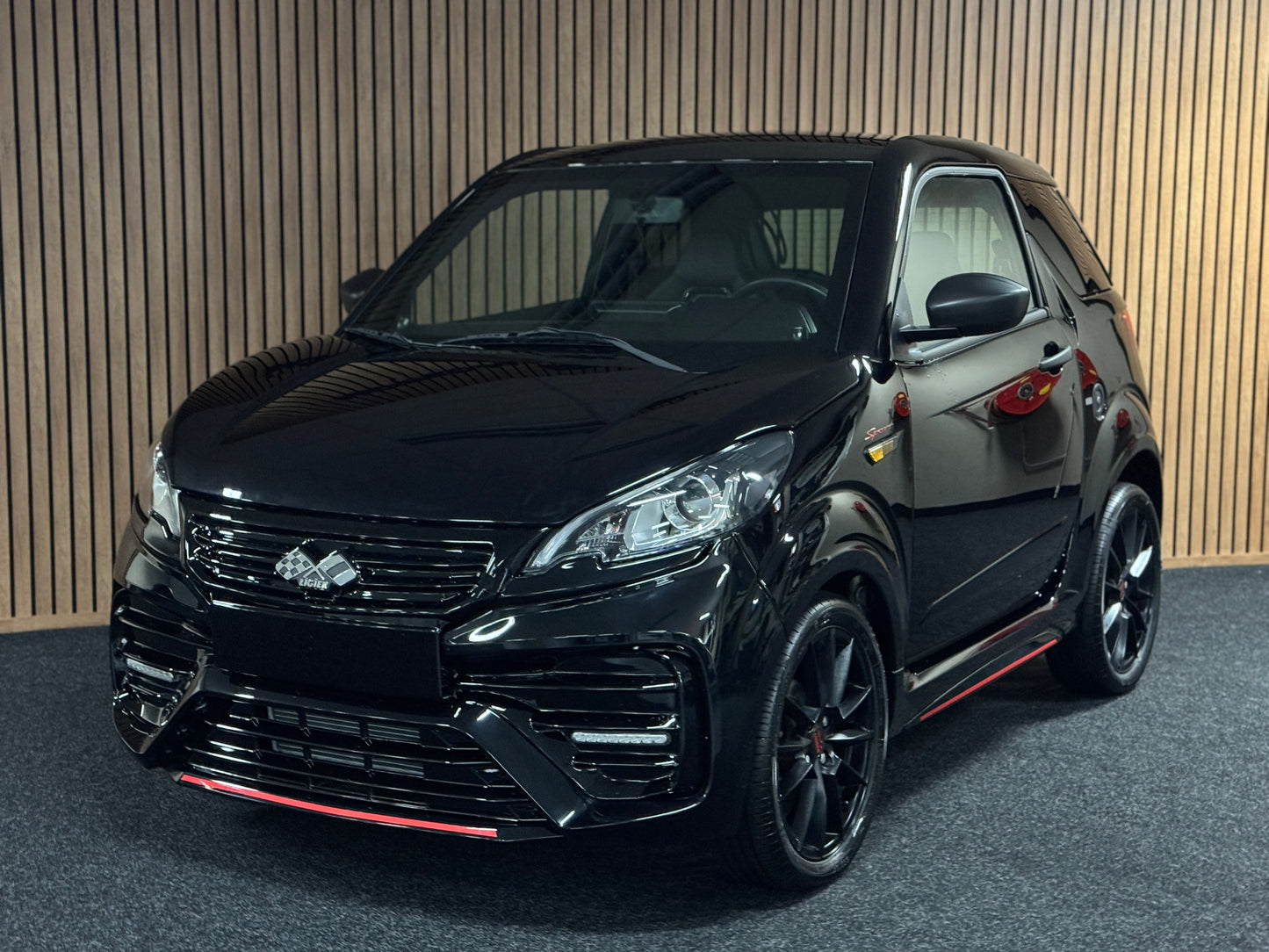 Ligier JS50 Ultimate Sport Facelift | KLIMA / | AMBI LIGHT / SERVO / APPLE CARPLAY / | 8 PS DCI Motor | 45 km/h | Rückfahrkamera | Innerhalb 250 KM Kostenlose Lieferung | Mopedauto | Leichtmobile