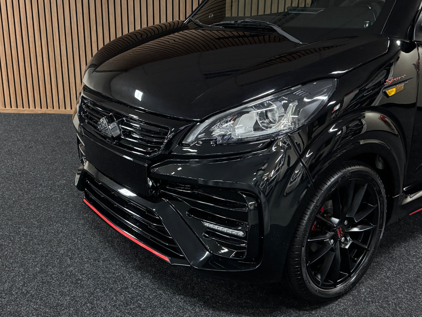 Ligier JS50 Ultimate Sport Facelift | KLIMA / | AMBI LIGHT / SERVO / APPLE CARPLAY / | 8 PS DCI Motor | 45 km/h | Rückfahrkamera | Innerhalb 250 KM Kostenlose Lieferung | Mopedauto | Leichtmobile