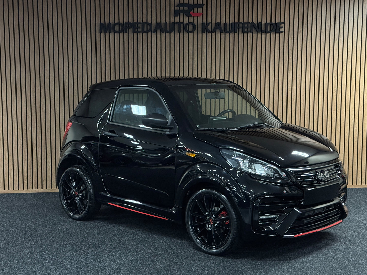 Ligier JS50 Ultimate Sport Facelift | KLIMA / | AMBI LIGHT / SERVO / APPLE CARPLAY / | 8 PS DCI Motor | 45 km/h | Rückfahrkamera | Innerhalb 250 KM Kostenlose Lieferung | Mopedauto | Leichtmobile