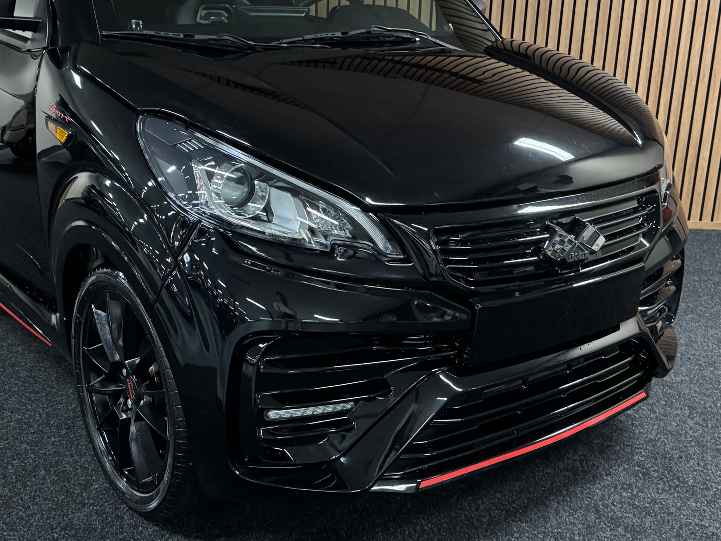 Ligier JS50 Ultimate Sport Facelift | KLIMA / | AMBI LIGHT / SERVO / APPLE CARPLAY / | 8 PS DCI Motor | 45 km/h | Rückfahrkamera | Innerhalb 250 KM Kostenlose Lieferung | Mopedauto | Leichtmobile