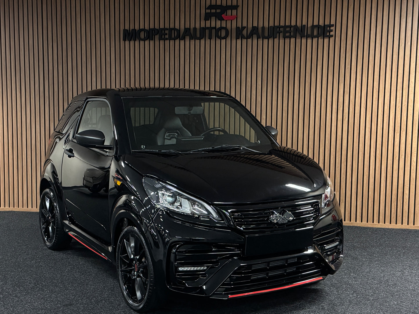 Ligier JS50 Ultimate Sport Facelift | KLIMA / | AMBI LIGHT / SERVO / APPLE CARPLAY / | 8 PS DCI Motor | 45 km/h | Rückfahrkamera | Innerhalb 250 KM Kostenlose Lieferung | Mopedauto | Leichtmobile
