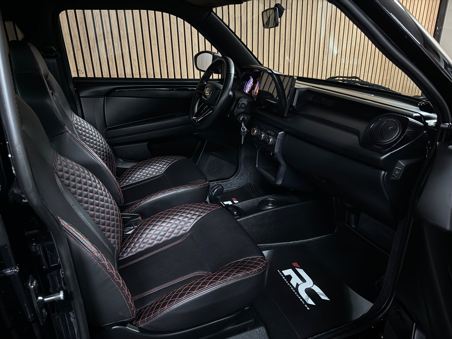Ligier JS50 Ultimate Sport Facelift | KLIMA / | AMBI LIGHT / SERVO / APPLE CARPLAY / | 8 PS DCI Motor | 45 km/h | Rückfahrkamera | Innerhalb 250 KM Kostenlose Lieferung | Mopedauto | Leichtmobile