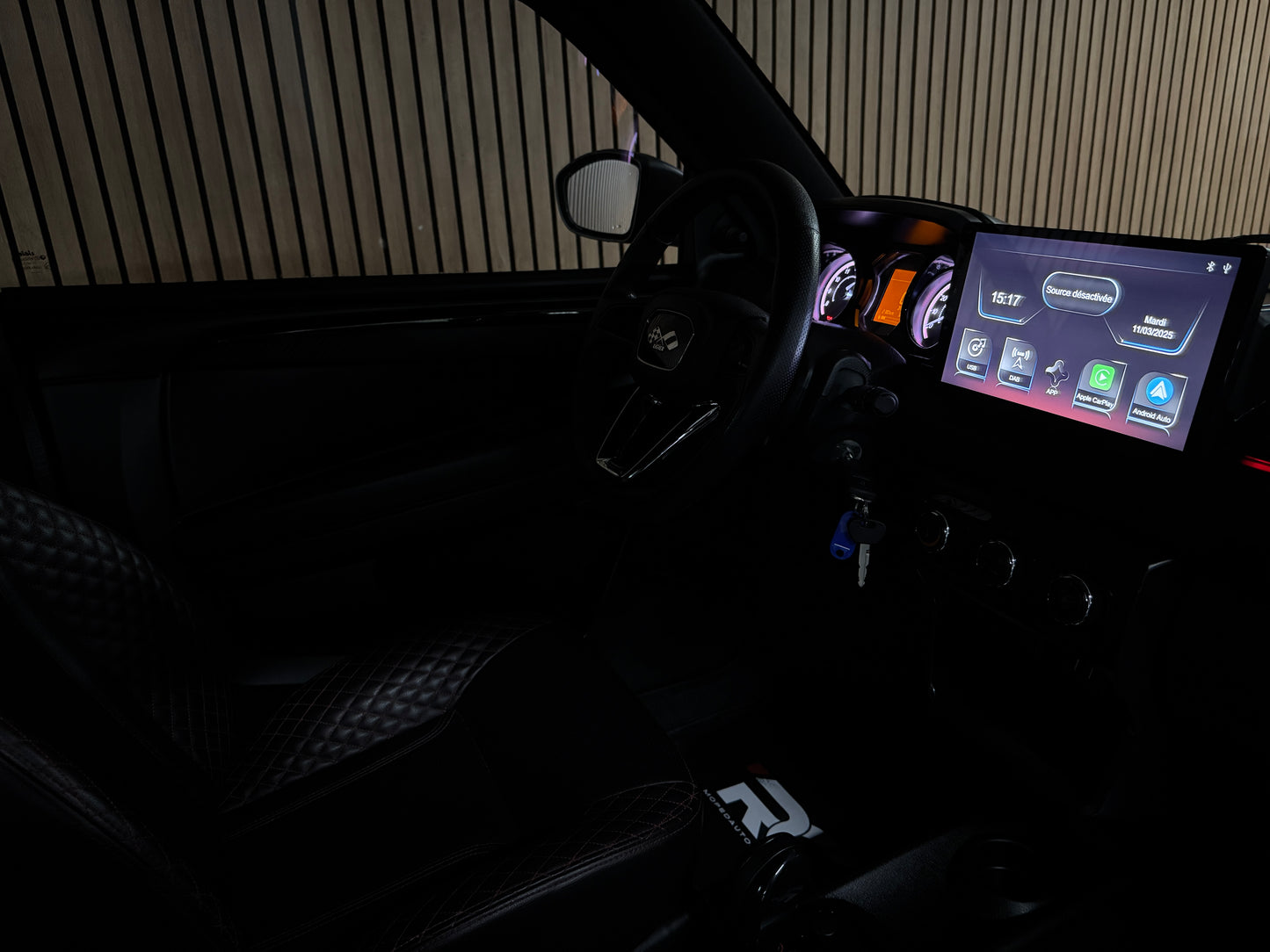 Ligier JS50 Ultimate Sport Facelift | KLIMA / | AMBI LIGHT / SERVO / APPLE CARPLAY / | 8 PS DCI Motor | 45 km/h | Rückfahrkamera | Innerhalb 250 KM Kostenlose Lieferung | Mopedauto | Leichtmobile