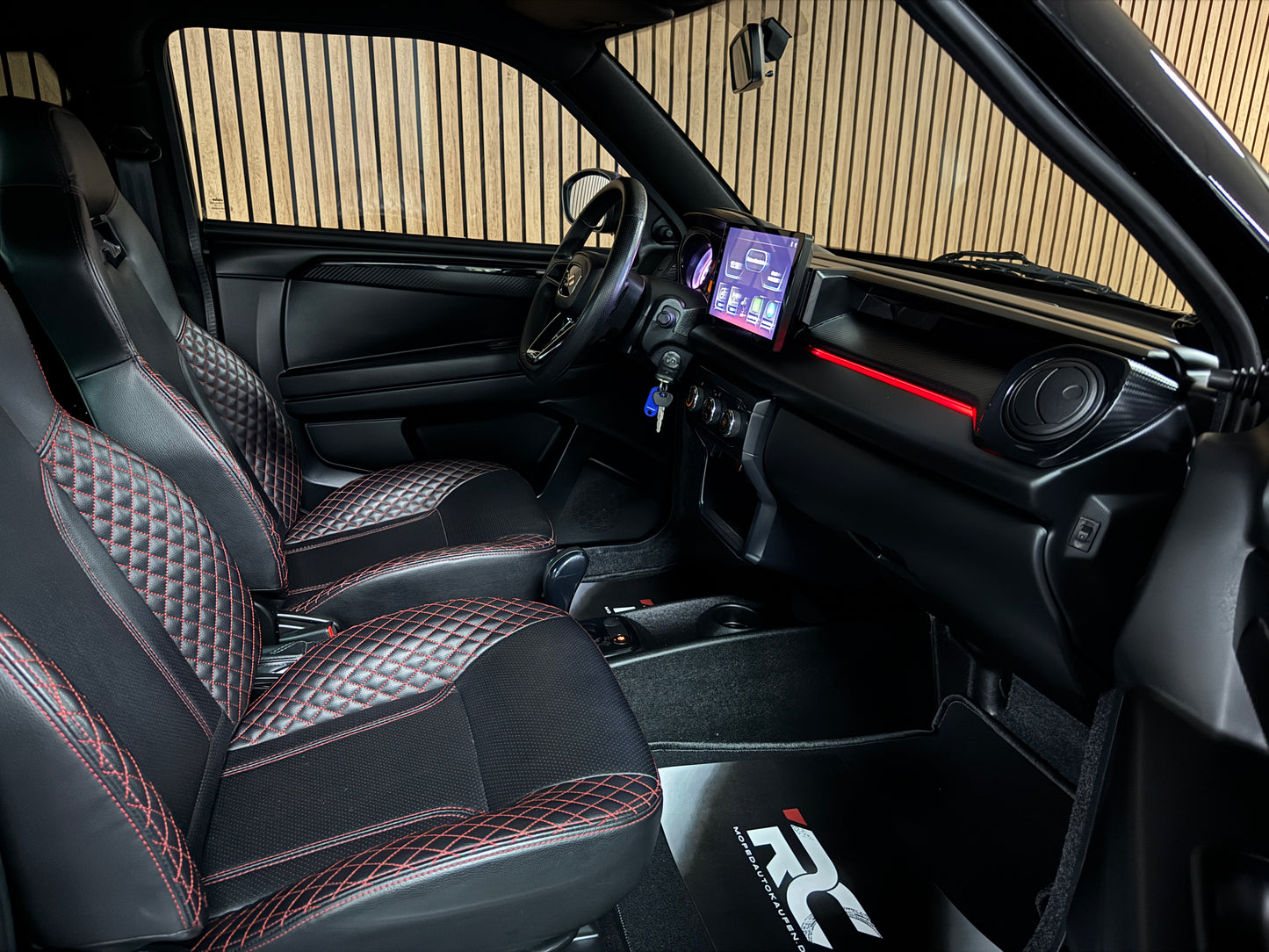 Ligier JS50 Ultimate Sport Facelift | KLIMA / | AMBI LIGHT / SERVO / APPLE CARPLAY / | 8 PS DCI Motor | 45 km/h | Rückfahrkamera | Innerhalb 250 KM Kostenlose Lieferung | Mopedauto | Leichtmobile