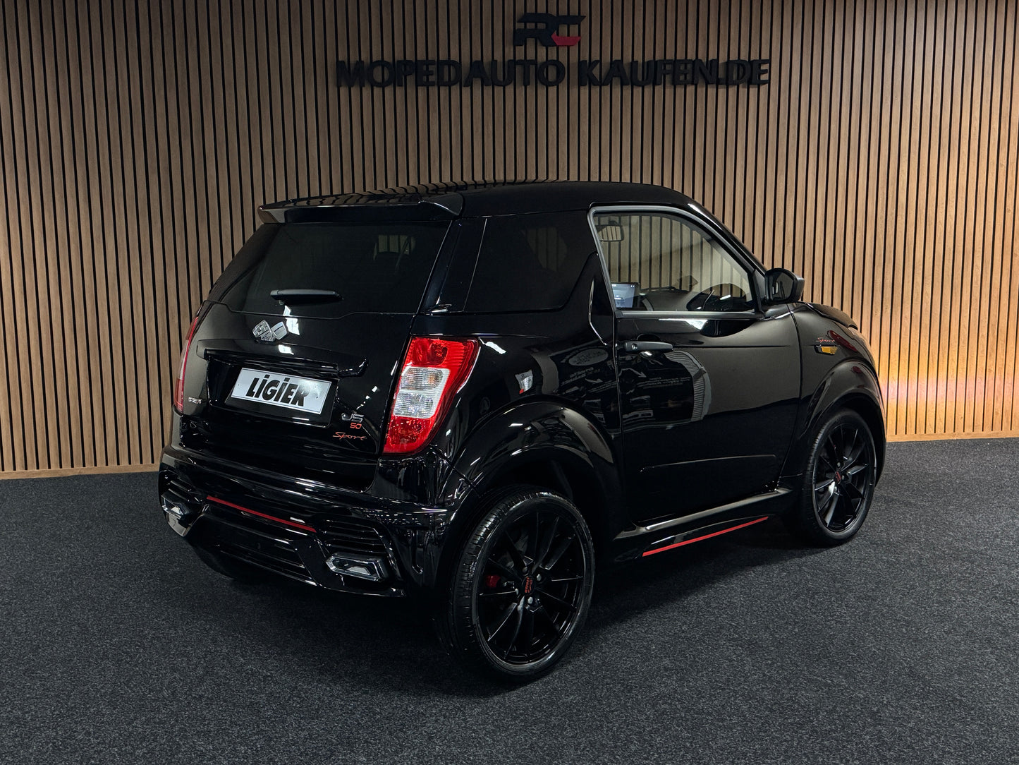 Ligier JS50 Ultimate Sport Facelift | KLIMA / | AMBI LIGHT / SERVO / APPLE CARPLAY / | 8 PS DCI Motor | 45 km/h | Rückfahrkamera | Innerhalb 250 KM Kostenlose Lieferung | Mopedauto | Leichtmobile