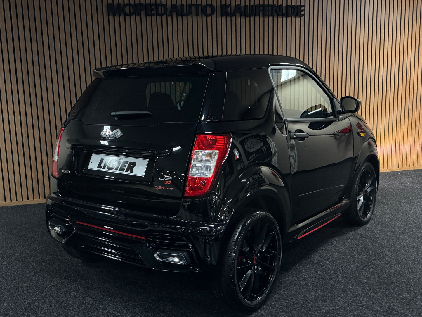 Ligier JS50 Ultimate Sport Facelift | KLIMA / | AMBI LIGHT / SERVO / APPLE CARPLAY / | 8 PS DCI Motor | 45 km/h | Rückfahrkamera | Innerhalb 250 KM Kostenlose Lieferung | Mopedauto | Leichtmobile