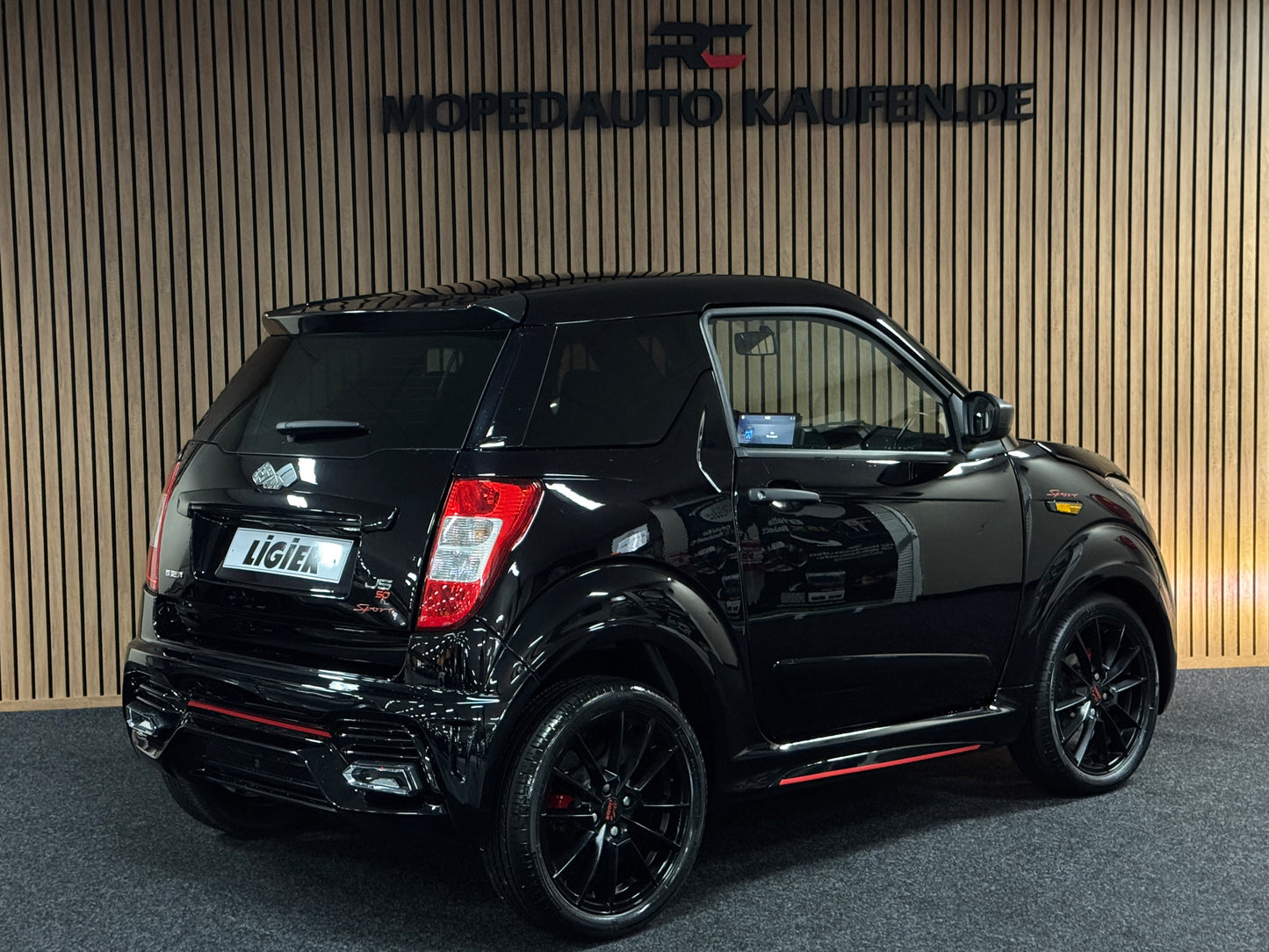 Ligier JS50 Ultimate Sport Facelift | KLIMA / | AMBI LIGHT / SERVO / APPLE CARPLAY / | 8 PS DCI Motor | 45 km/h | Rückfahrkamera | Innerhalb 250 KM Kostenlose Lieferung | Mopedauto | Leichtmobile