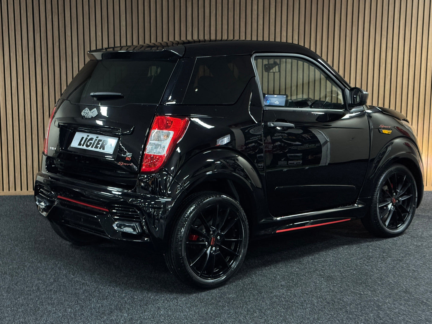Ligier JS50 Ultimate Sport Facelift | KLIMA / | AMBI LIGHT / SERVO / APPLE CARPLAY / | 8 PS DCI Motor | 45 km/h | Rückfahrkamera | Innerhalb 250 KM Kostenlose Lieferung | Mopedauto | Leichtmobile