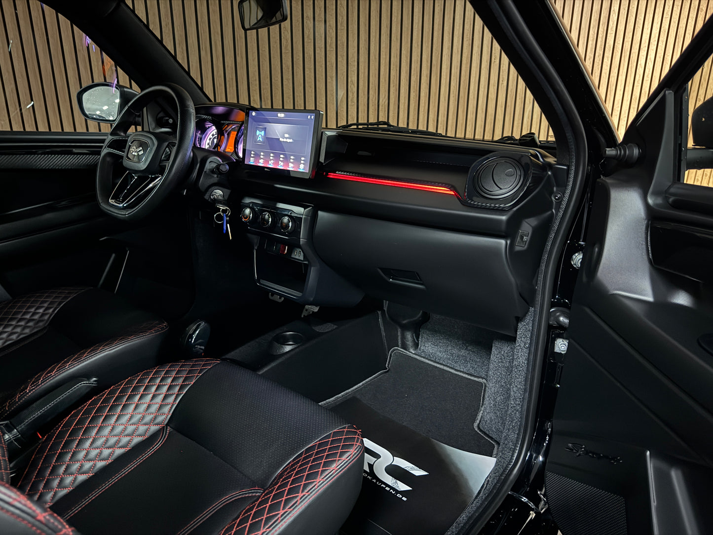 Ligier JS50 Ultimate Sport Facelift | KLIMA / | AMBI LIGHT / SERVO / APPLE CARPLAY / | 8 PS DCI Motor | 45 km/h | Rückfahrkamera | Innerhalb 250 KM Kostenlose Lieferung | Mopedauto | Leichtmobile